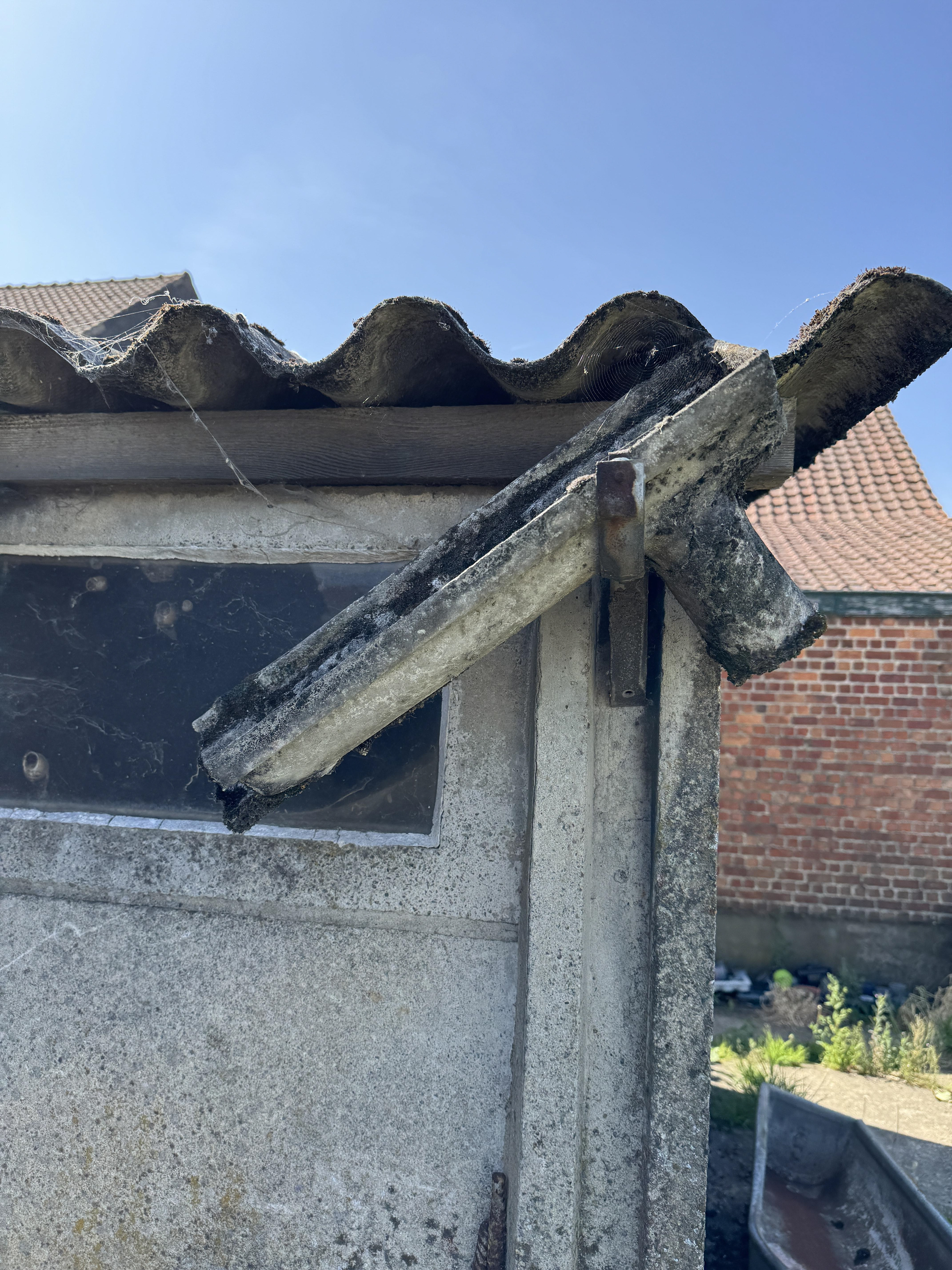 Asbesthoudende dakgoot