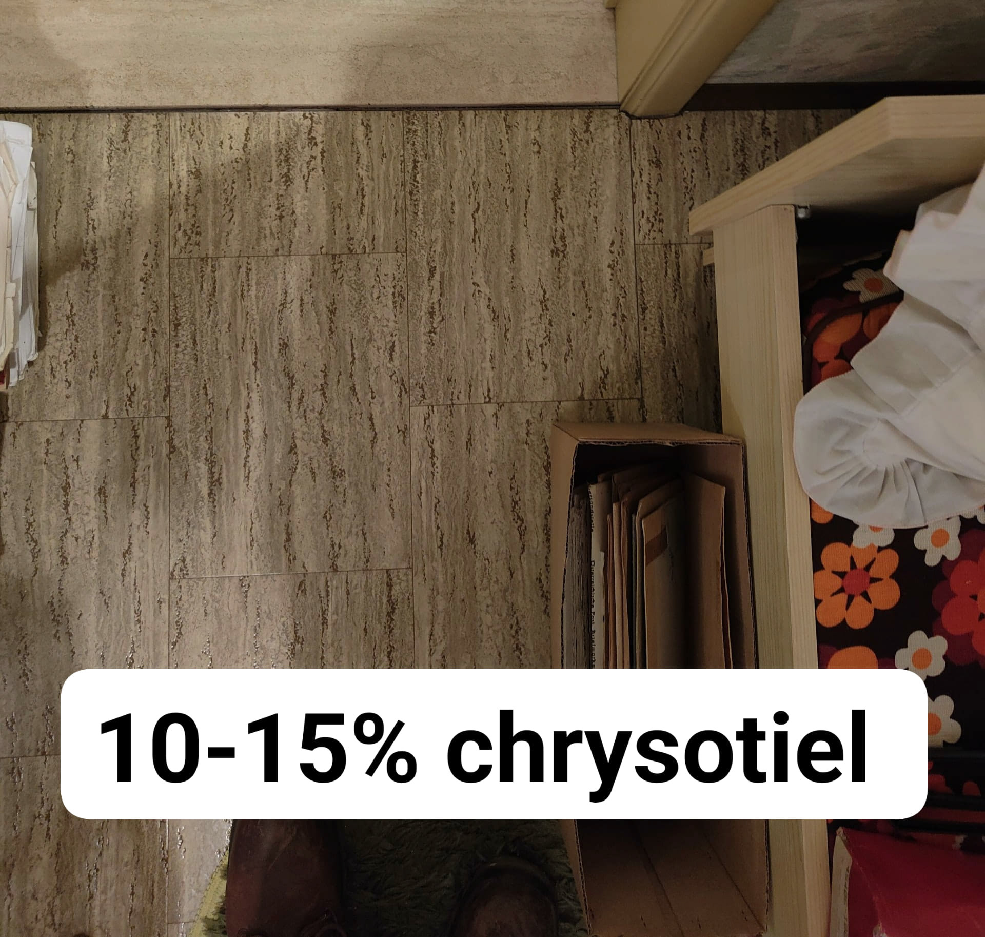 Asbesthoudend kamerbreed vinyl met natuursteenmotief