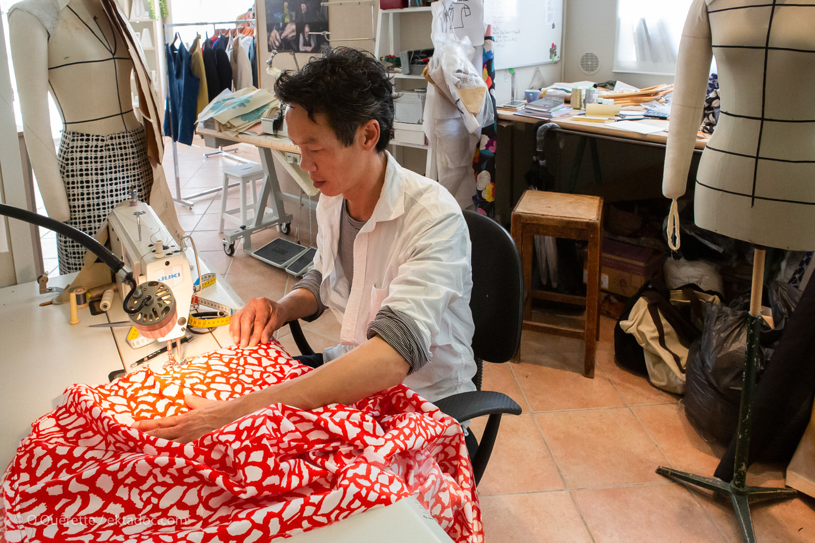 Le couturier créateur Thinh Nguyen à Arles