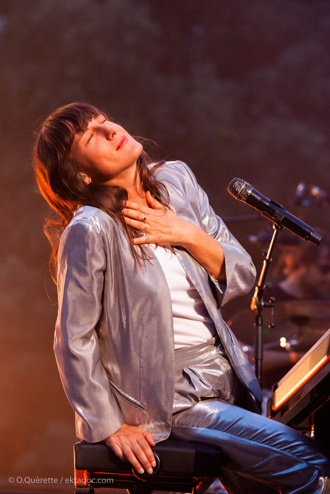 Juliette Armanet en concert à Arles lors du festival Les Escales du Cargo au théâtre antique