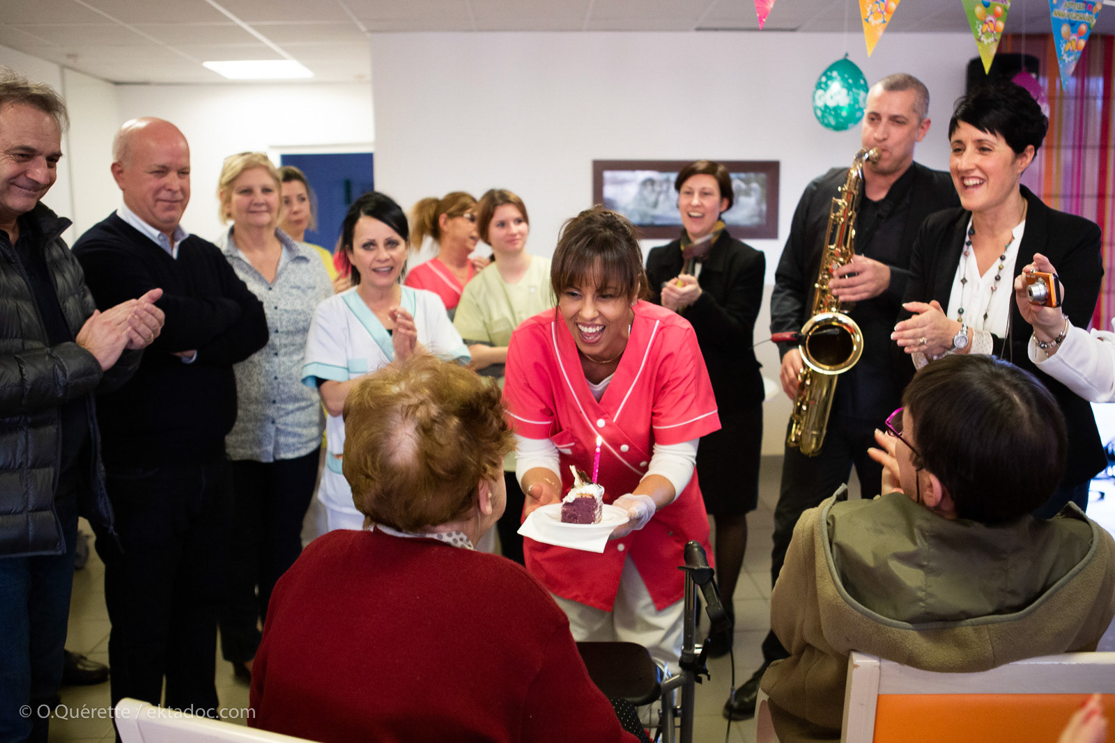 Anniversaire à la Maison de retraite de Raphèle