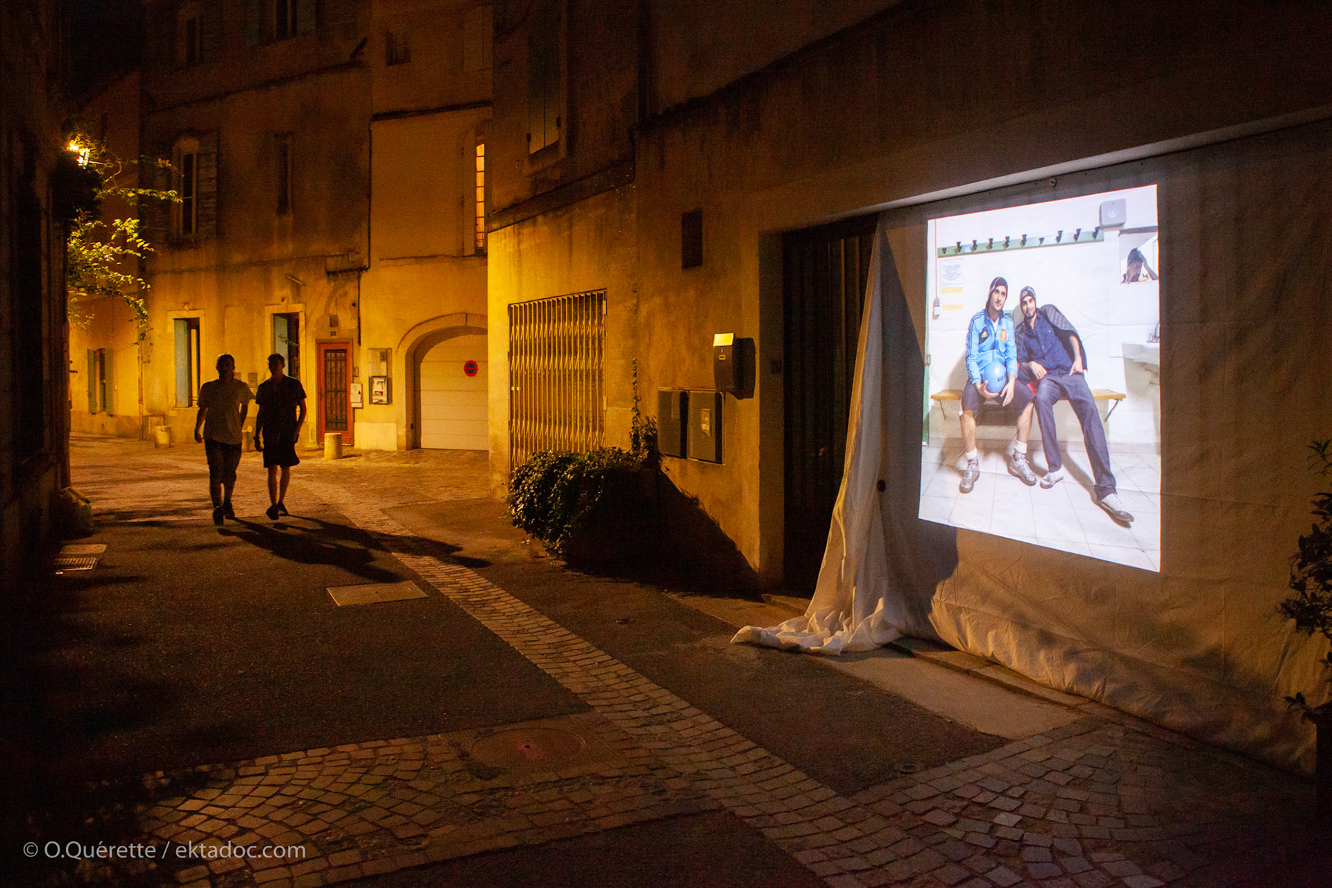 La nuit de la Roquette à Arles lors des Rencontres de la photographie
