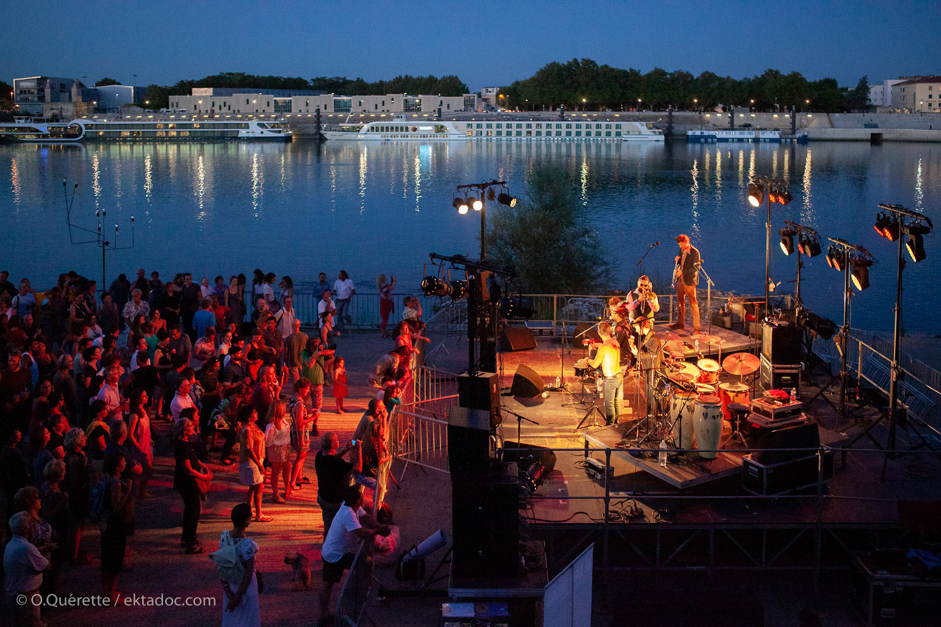 Soirée d'ouverture des Rues en musique. Esplanade du quai Saint Pierre à Trinquetaille, Arles