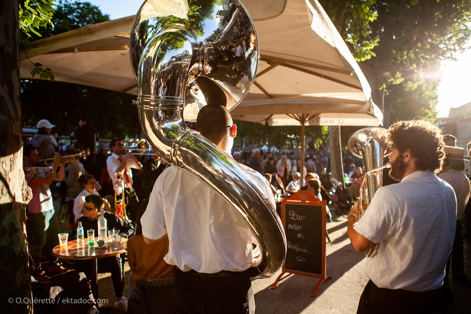 Ambiance du rue lors de la feria de Pâques à Arles