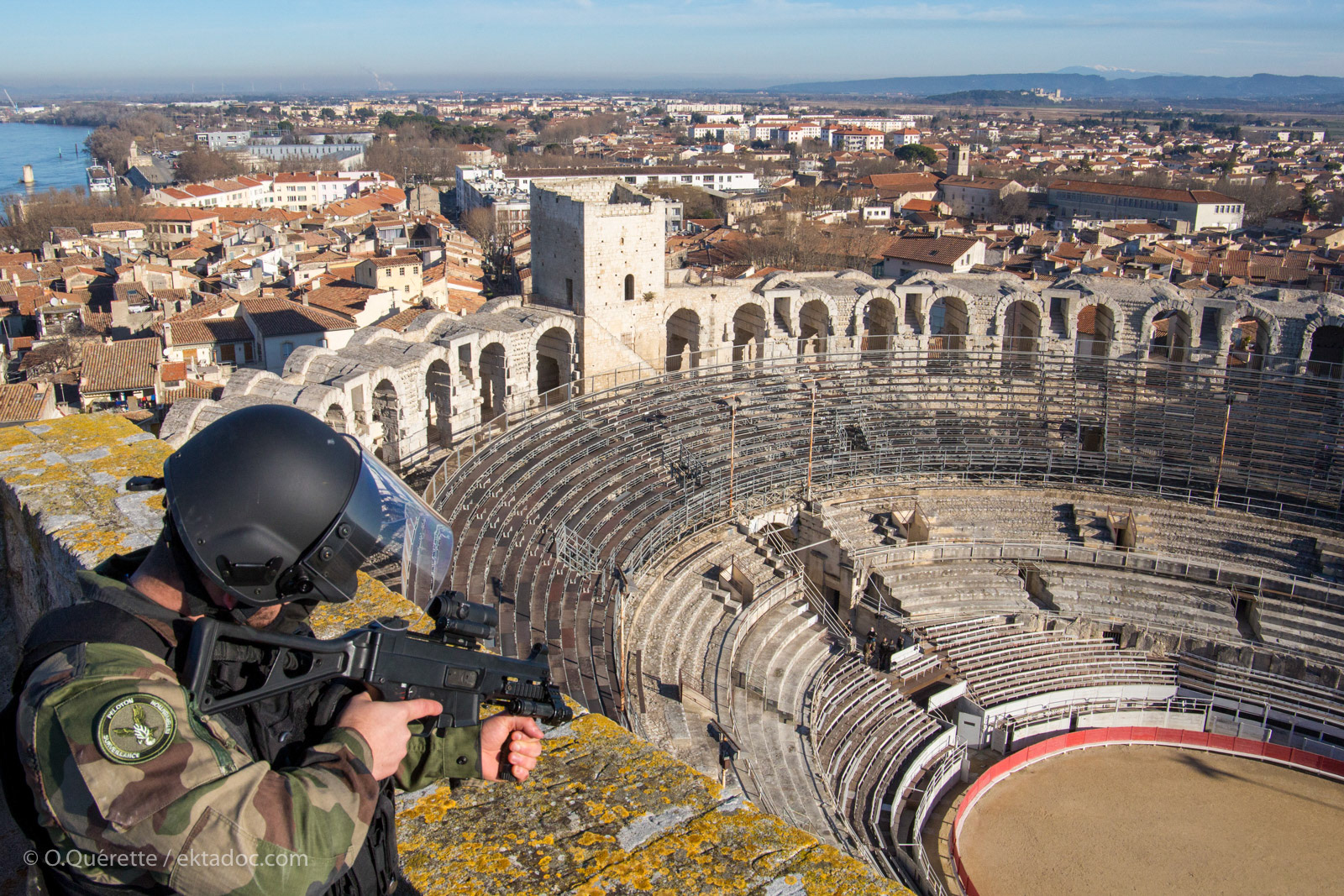 Exercices de gendarmerie SPIG aux arènes d'Arles