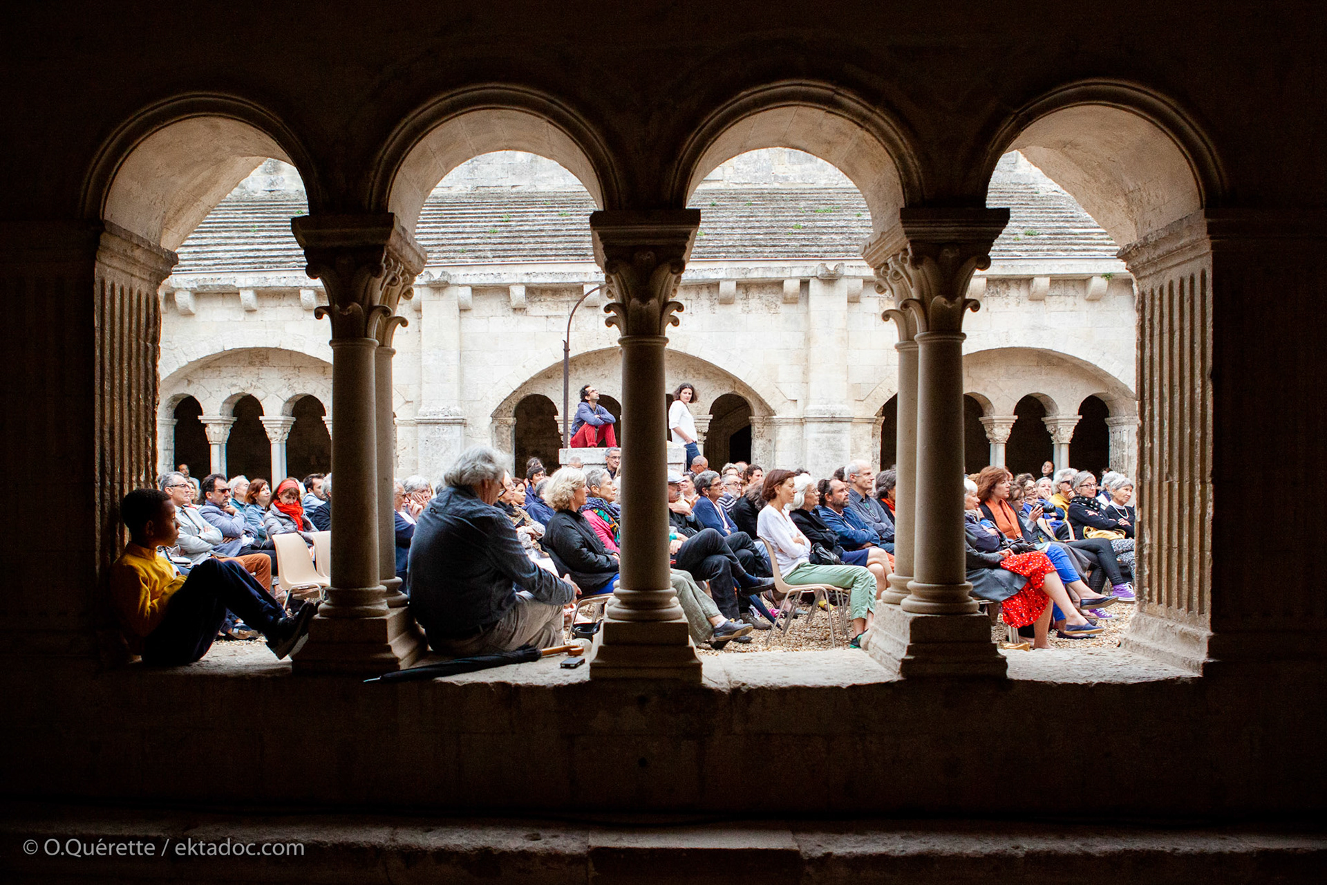 Lecture de poèmes à l'Abbaye de Montmajour