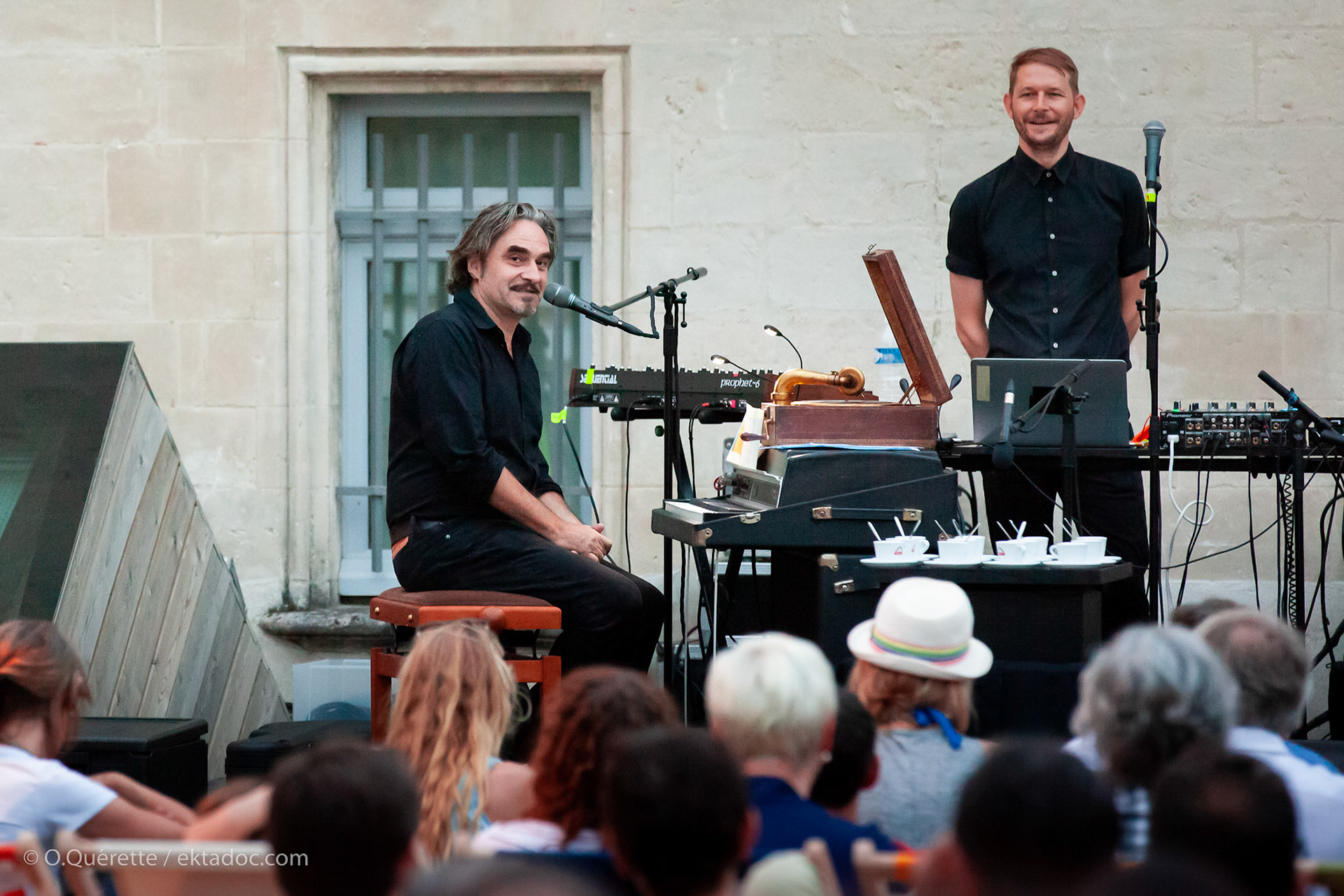 Concert avec Stéphan Eicher sur la terrasse de la fondation Vincent Van Gogh Arles