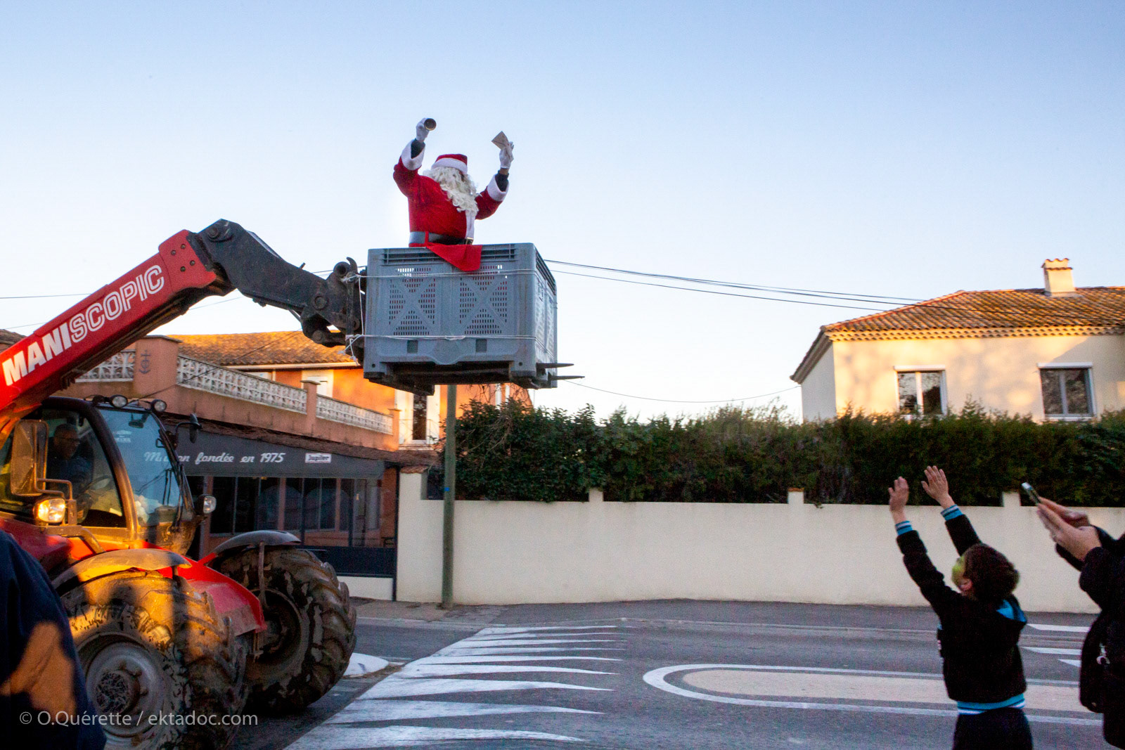 Arrivée du Père Noël au Sambuc, commune d'Arles