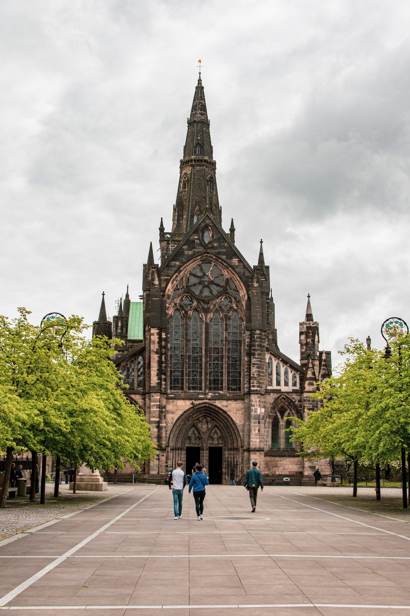 This is Glasgow Cathedral on a dreich day. This is the oldest cathedral on mainland Scotland and the oldest building in Glasgow. . . . Glasgow Cathedral Glasgow, Scotland May 20, 2019  #glasgow #cathedral #scotland #travel #travelphotography #tauck #dreichday