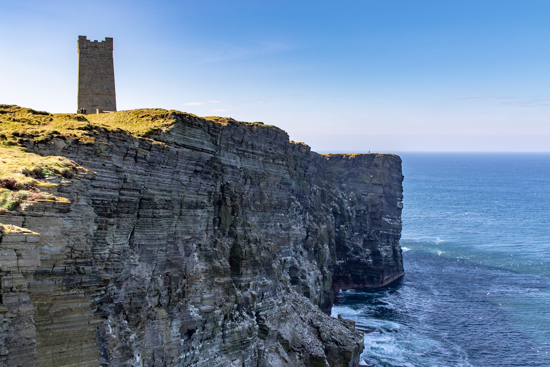 High above the stormy seas 🌊, and above the seabird colonies 🐦, stands a lonely tower commemorating Lord Kitchener and those who lost their lives in June 1916. Of the 667 aboard the H.M.S. Hampshire, only 12 survived. . . . The Kitchener Memorial Marwick Head, Orkney May 17, 2019  #marwickheadnaturereserve #scotland #isles #seacliff #seabirds #travelphotography #lightroomcc #taucktravel #tauck #shotoncanon #sowindy #memorial
