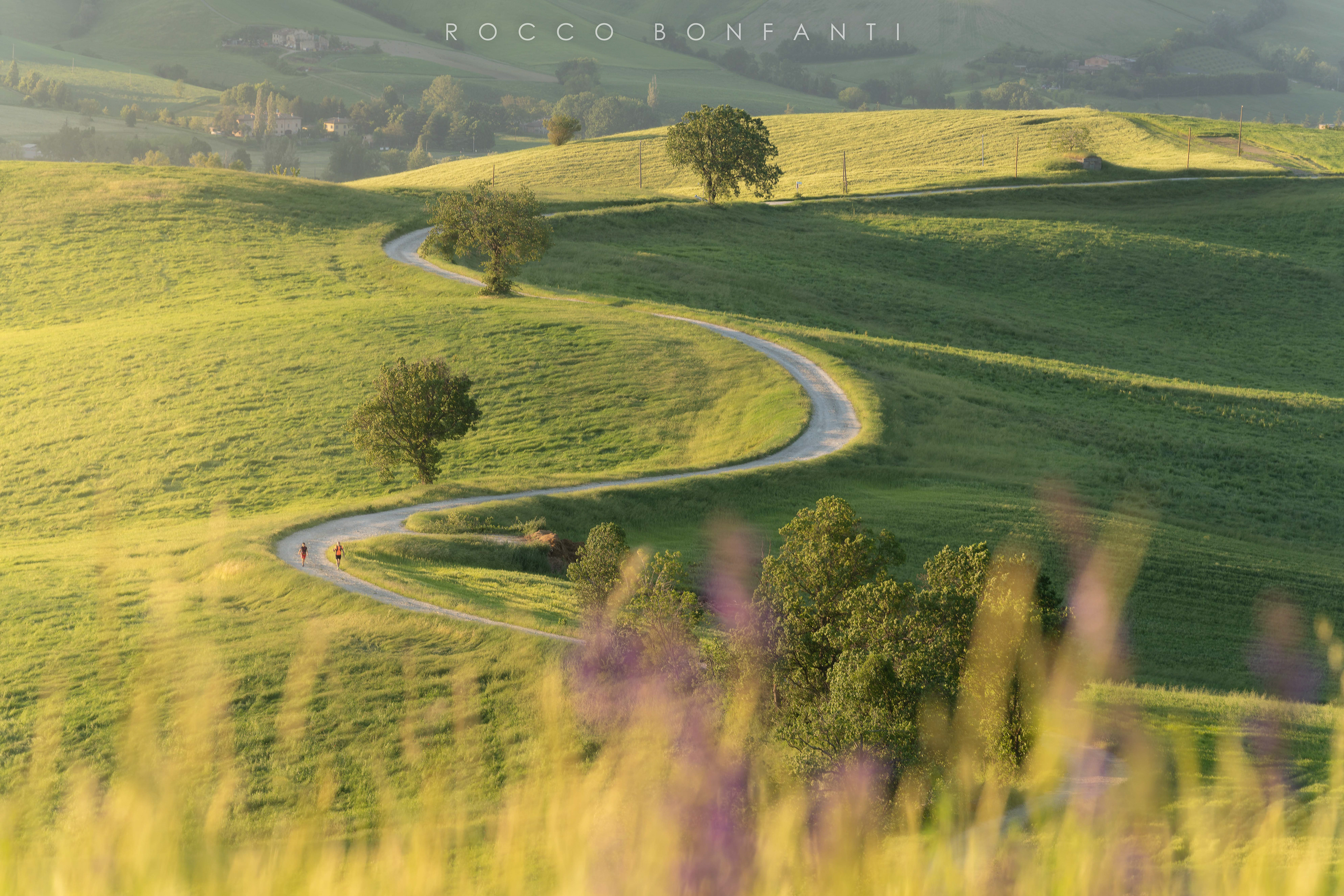 la strada sulla collina