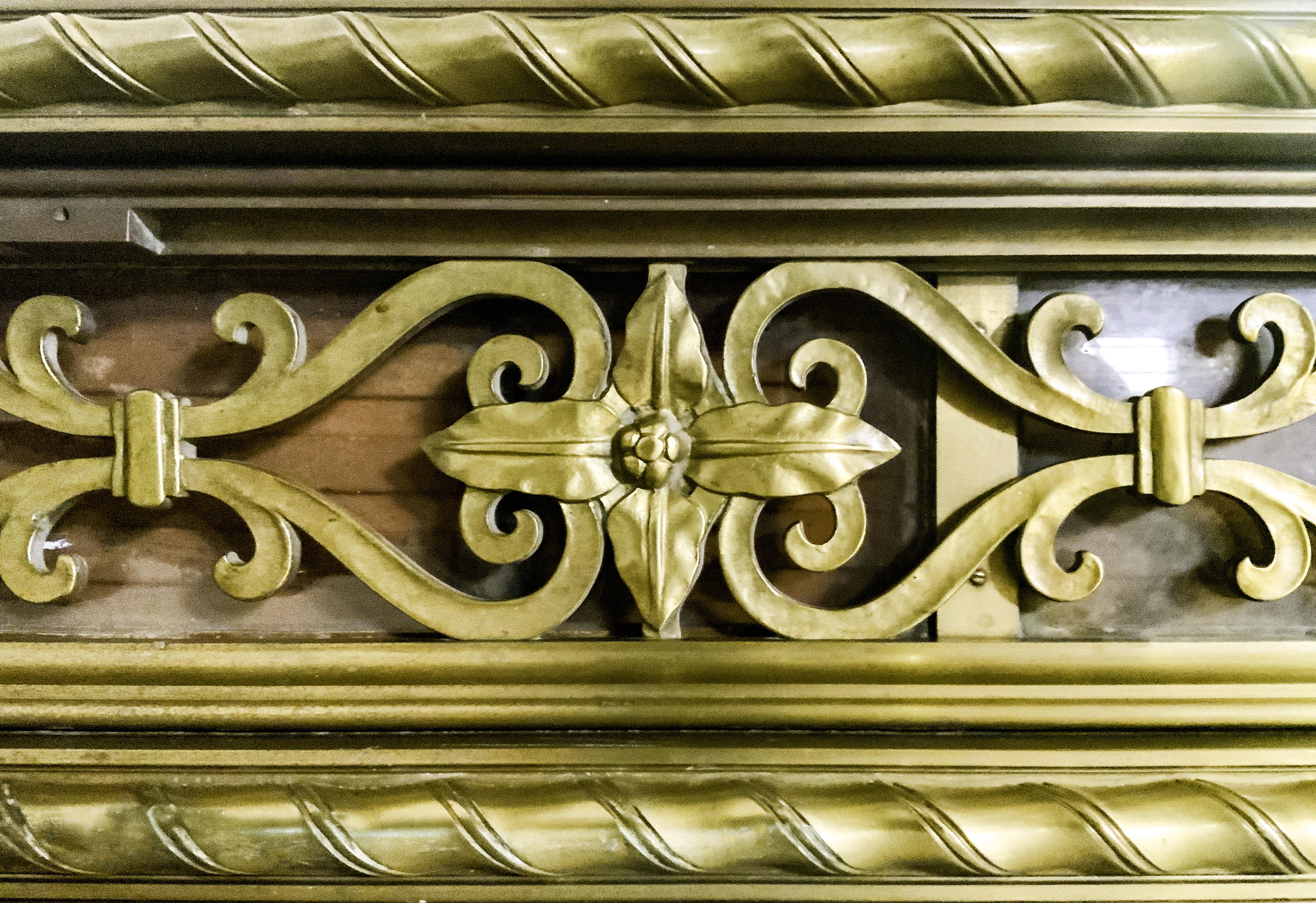 01 Beaux-Arts Brass Trim