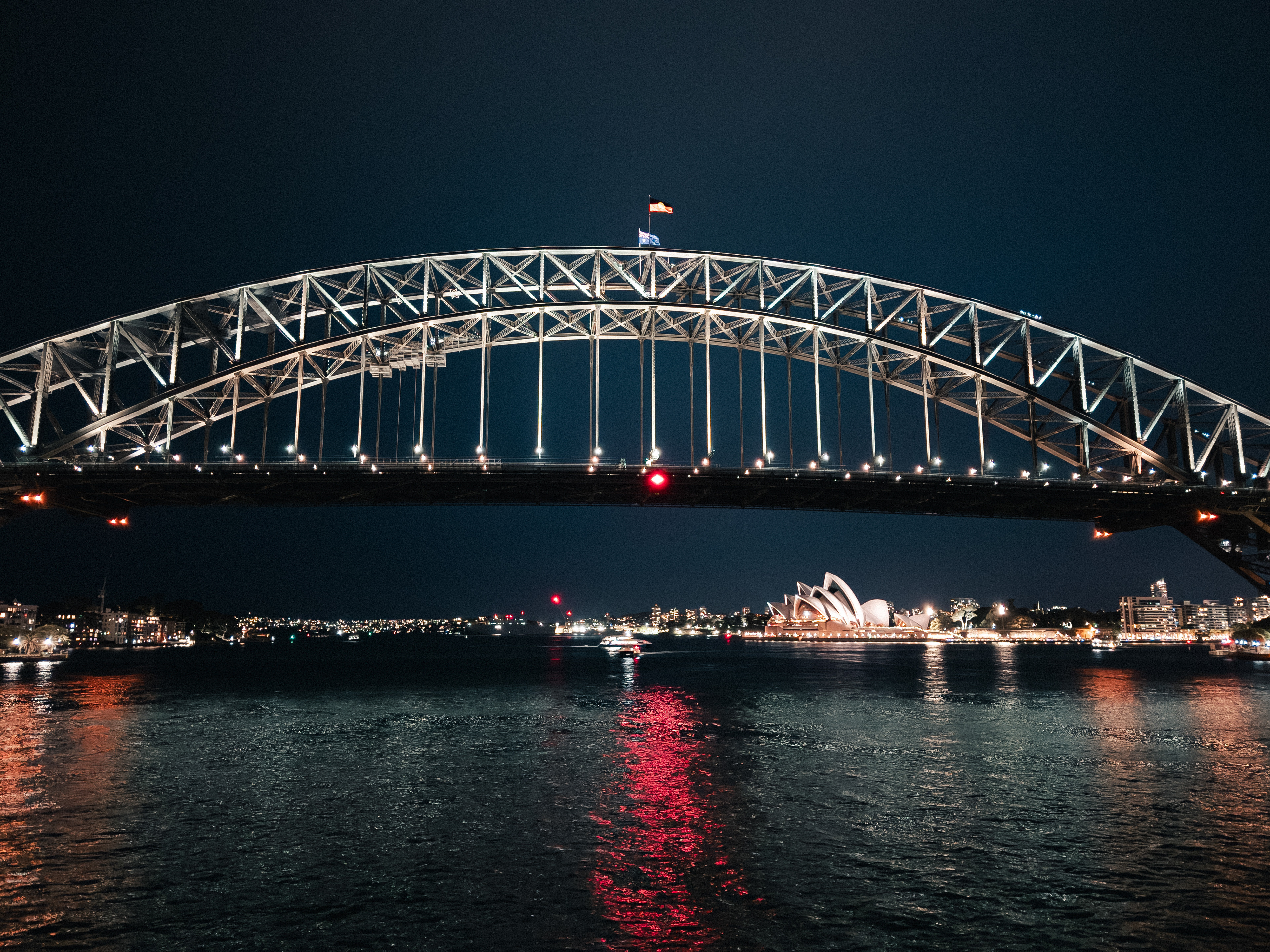 Towards the end of our cruise, I got this rare picture of the House beneath the Bridge.