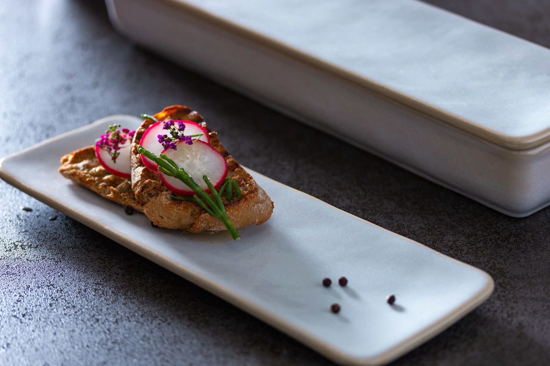 tabuleiro pão vegetais