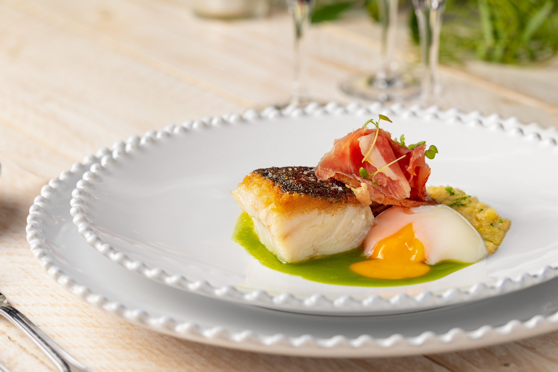 Bacalhau com xerem de berbigão e presunto fotografia comida