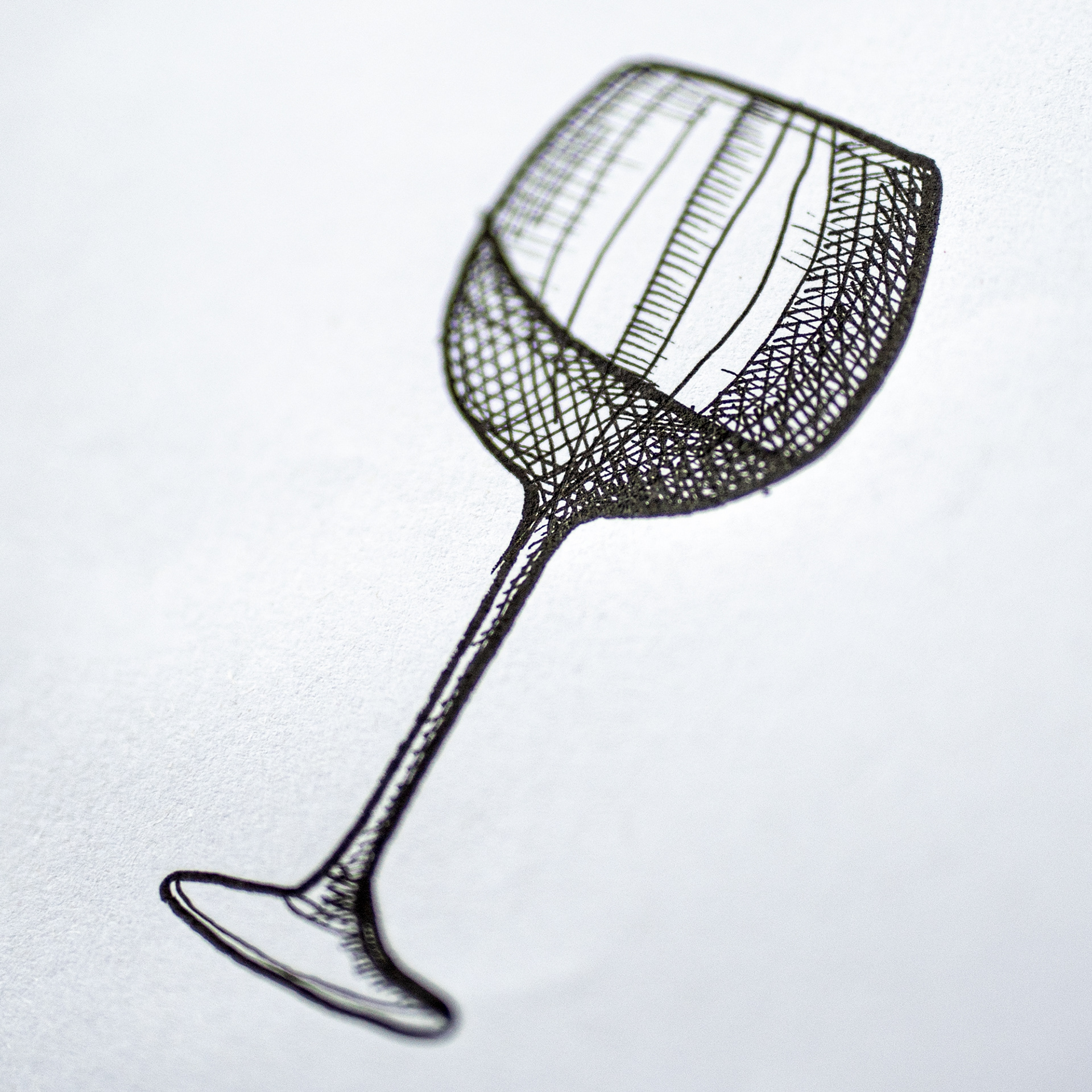 Détail d'un verre dessiné pour le logo sur tablier pour le bar ambulant “La part des anges” Croquis logo ©Olivier Cochard “Le Graphiste Sauvage”