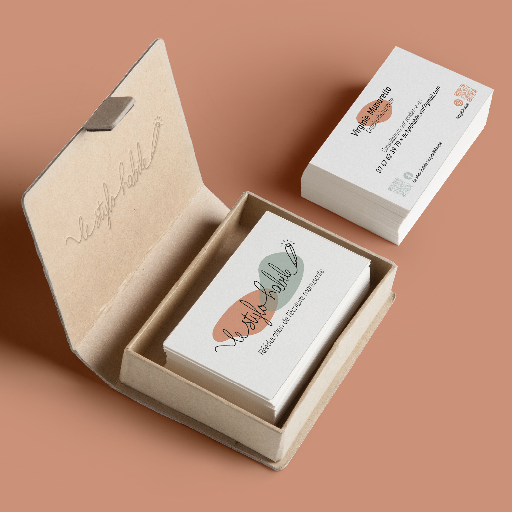 Création des cartes de visite pour Le Stylo Habile ©Olivier Cochard Le graphiste Sauvage