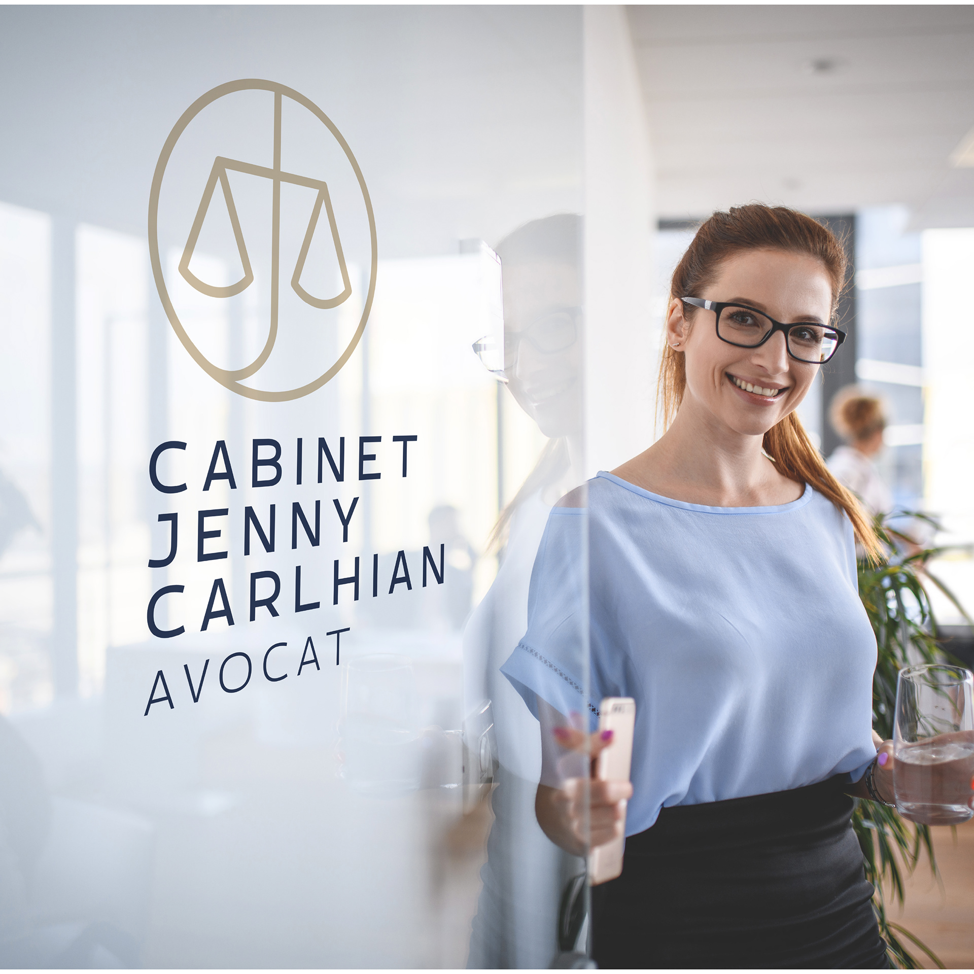 Mise en situation du logo Cabinet Jenny Carlhian Avocat Croquis logo © Olivier Cochard “Le Graphiste Sauvage”