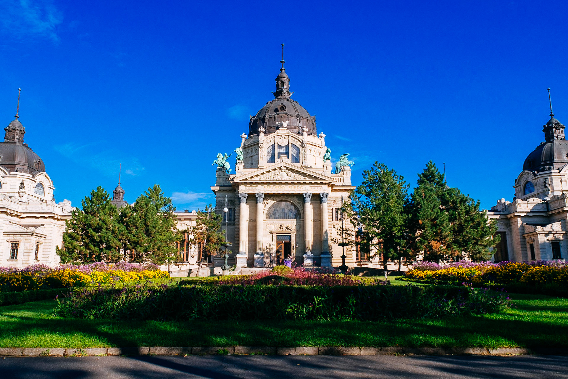 A place to soak up the sunshine - Széchenyi Thermal Bath