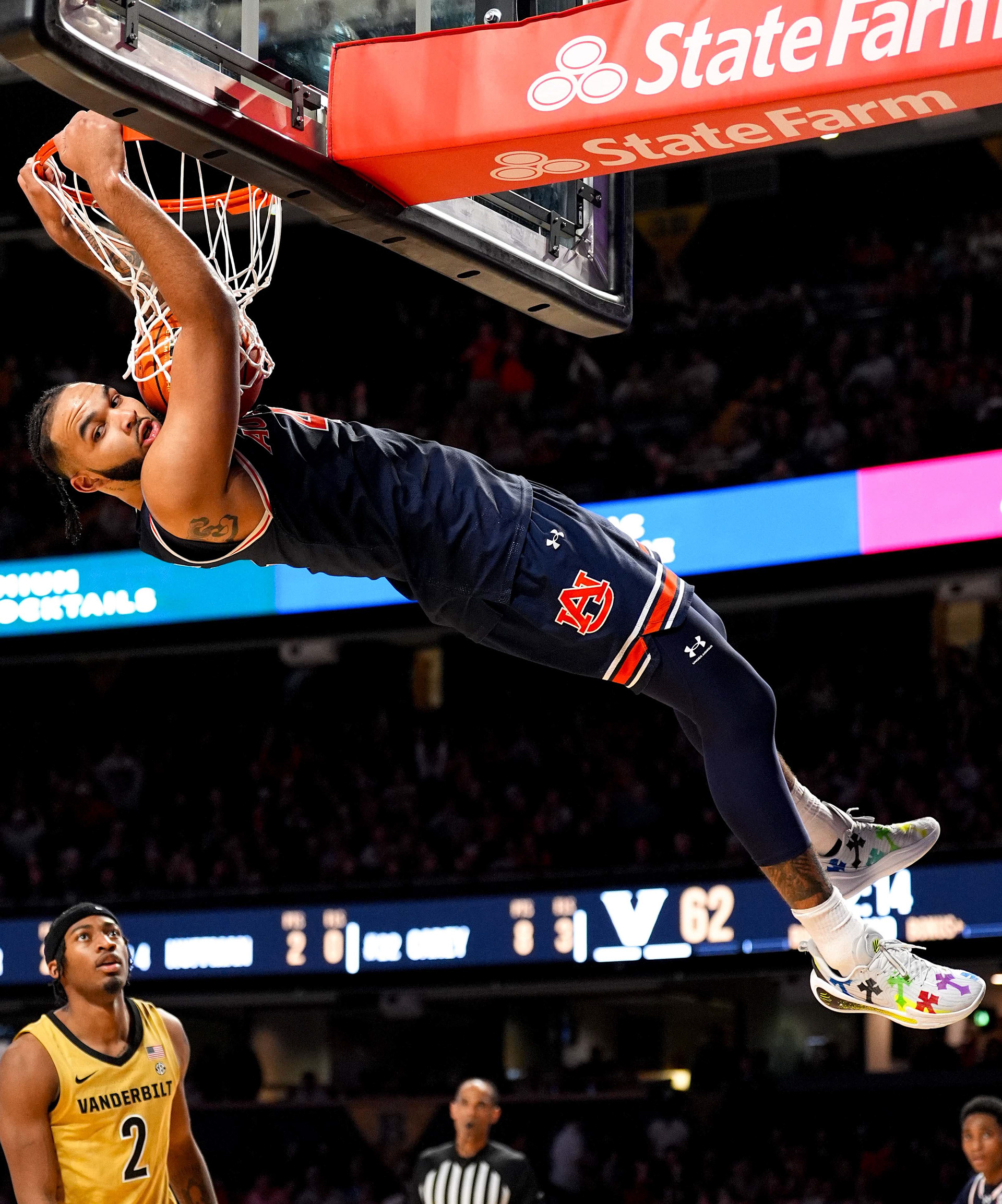 Auburn forward Johni Broome (4) dunks against Vanderbilt during the second half of an NCAA basketball game at Memorial Gymnasium in Nashville, Tenn., Tuesday, Feb. 11, 2025.