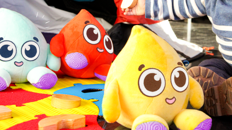 Peluches en distintos colores