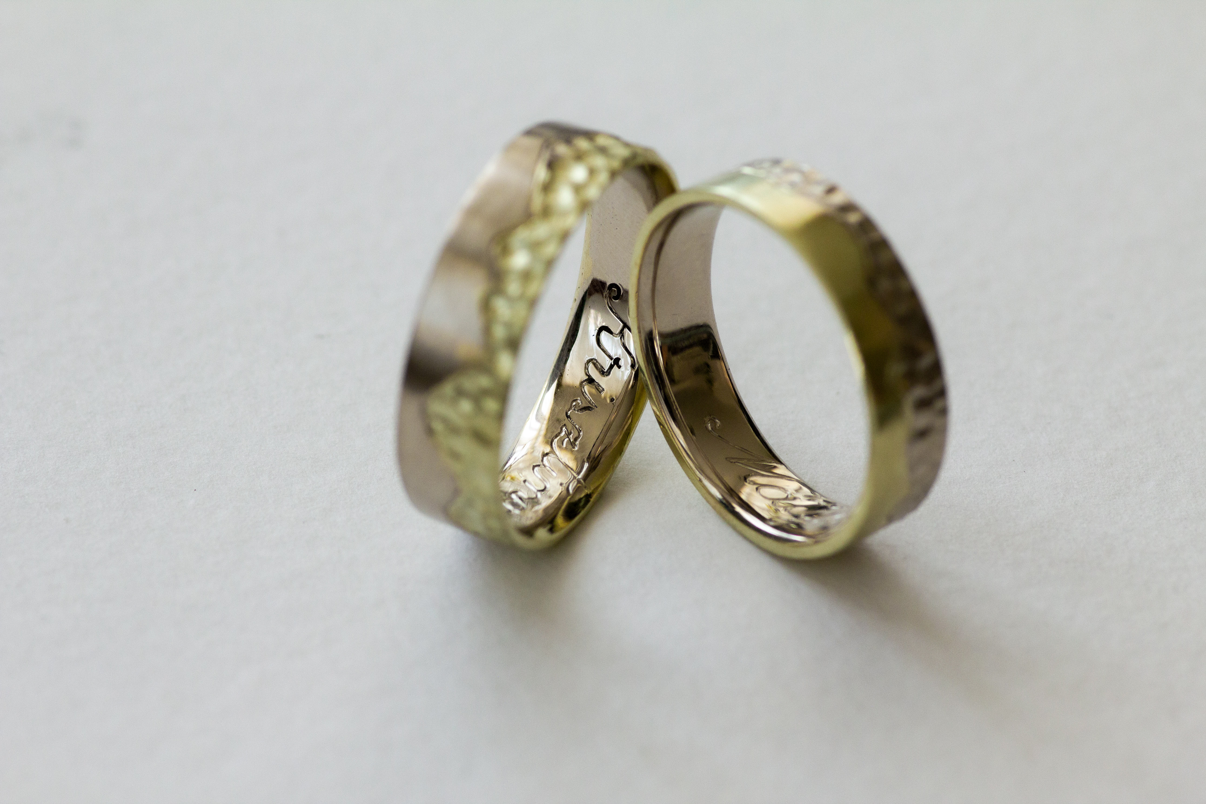 K&M. White and greenish gold. Textured and satinated. Engraved. 