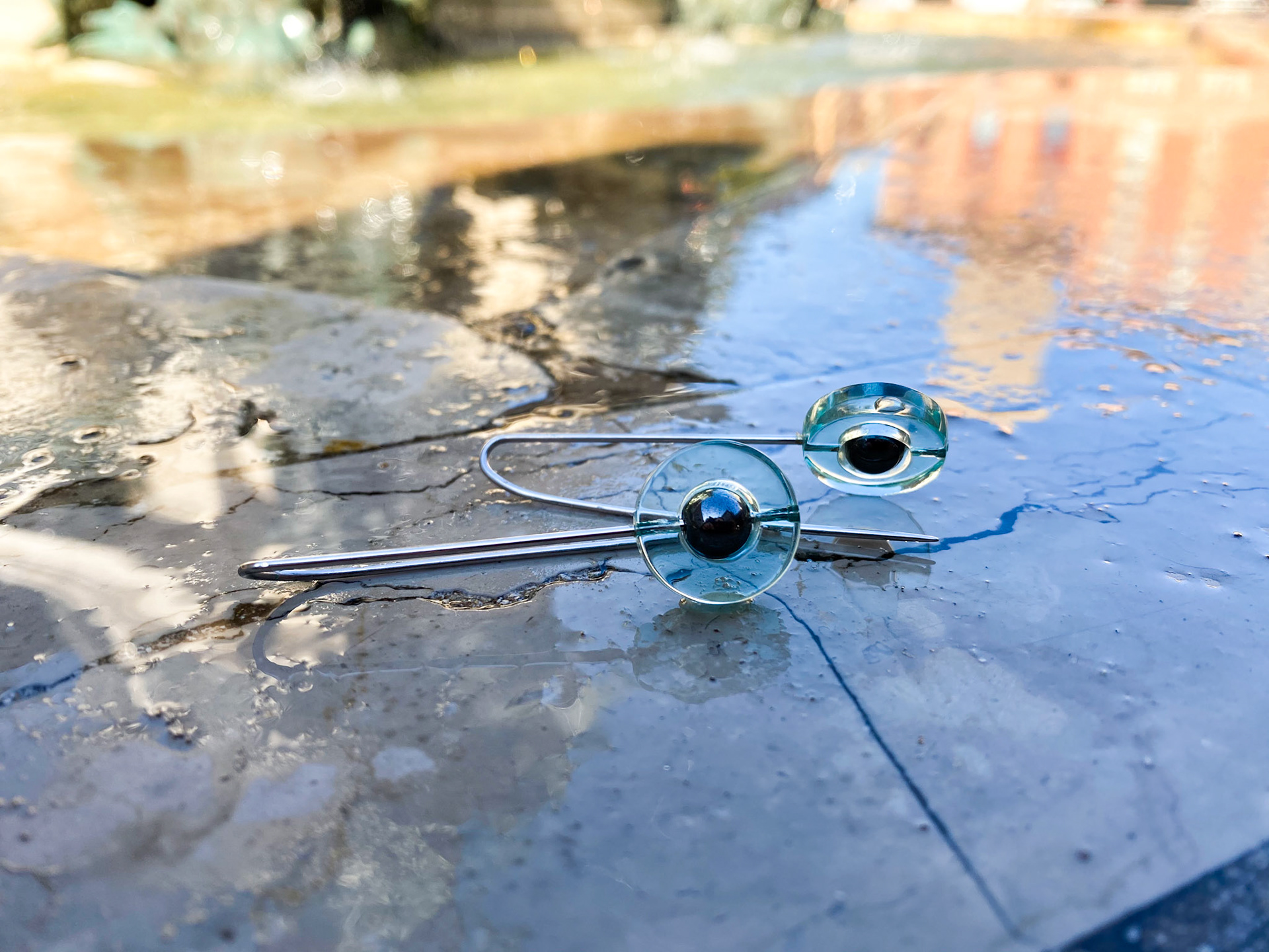 Fontana di Nettuno earrings. Plexiglas®, haematite, stainless steel.