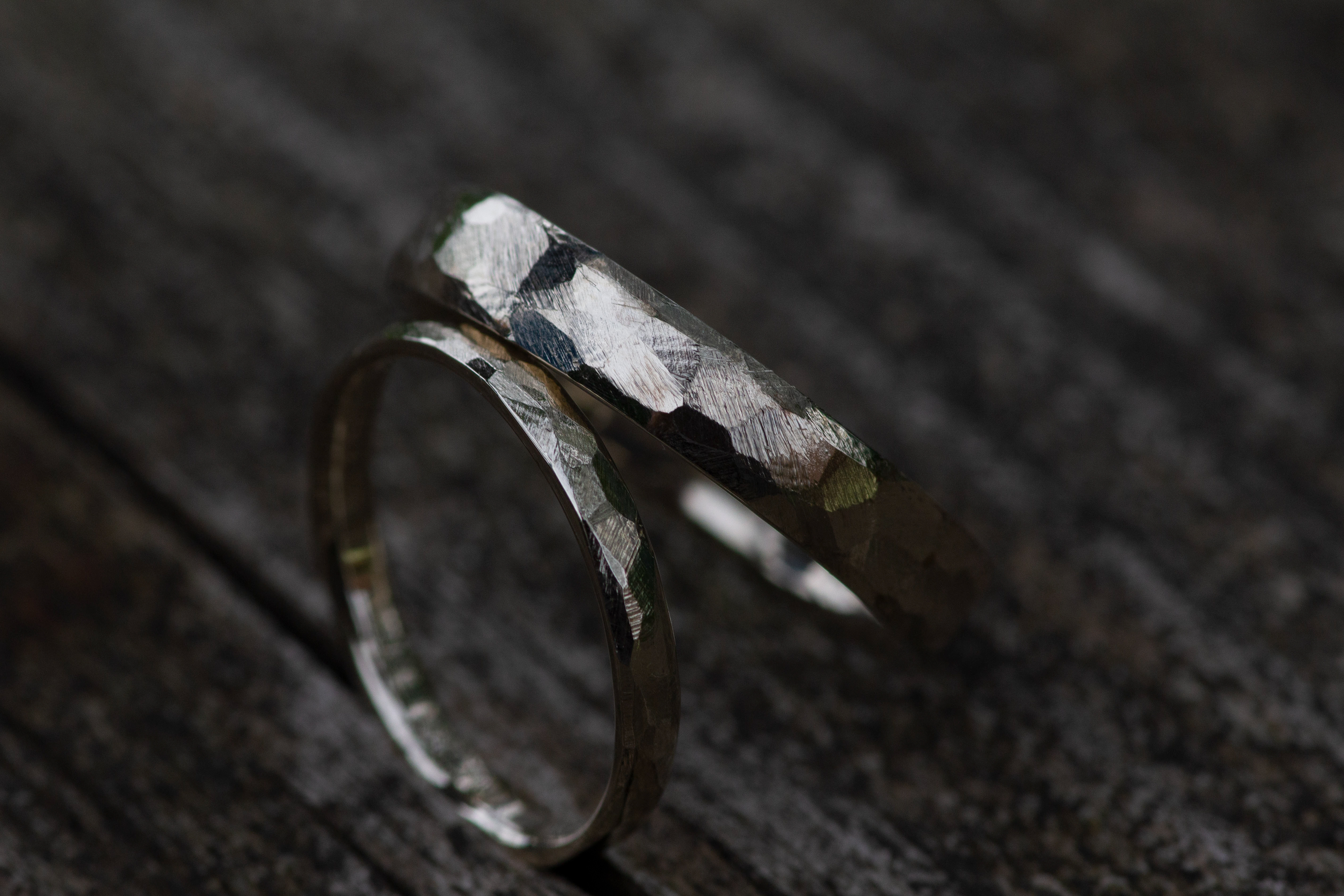 N&D. White gold. Faceted.