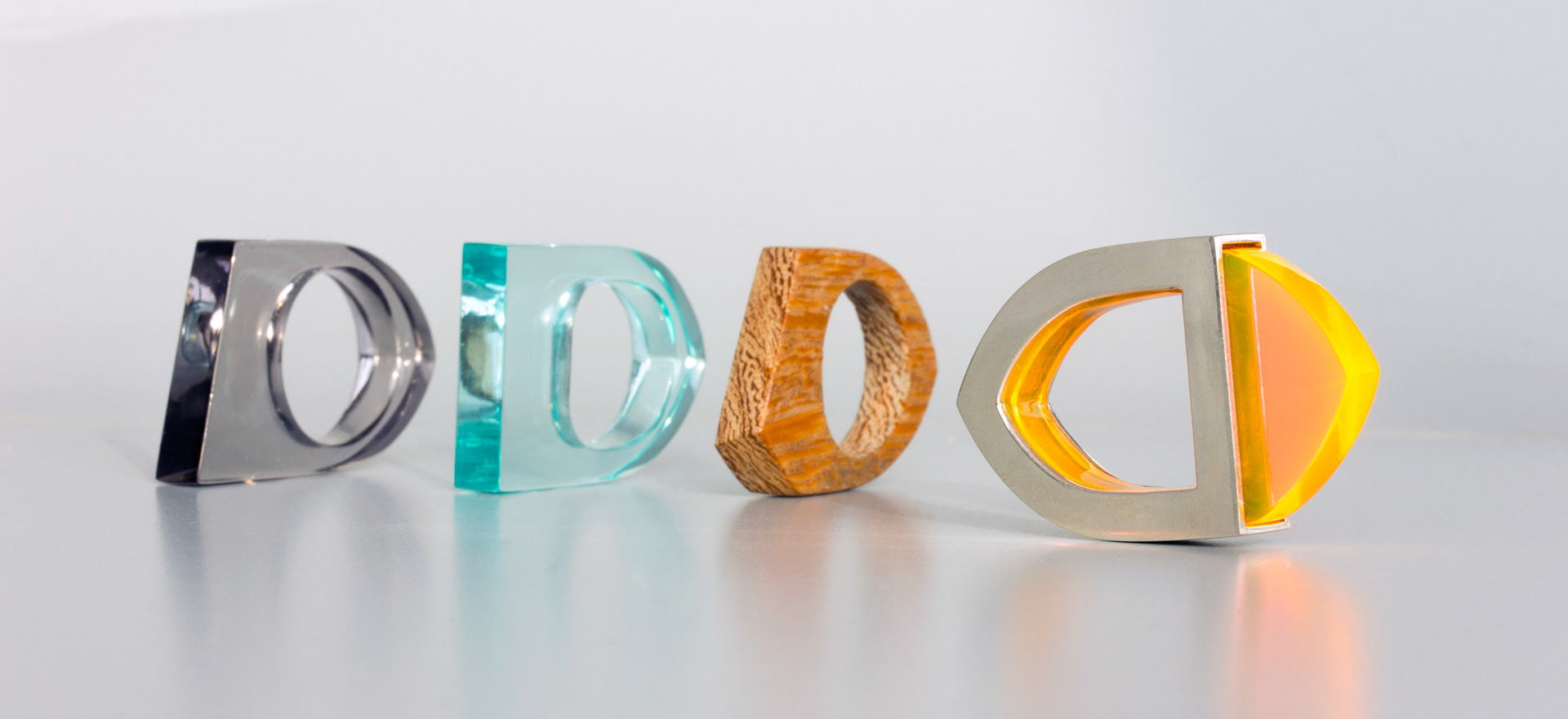 Insert "V" ring. Silver, Perspex®, exotic wood (Tectona grandis).