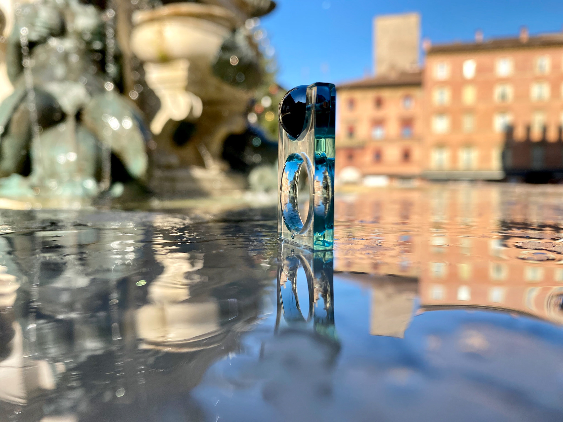 Fontana di Nettuno ring. Plexiglas®, haematite.