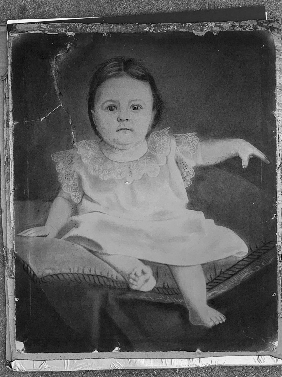 Convert image to black and white.