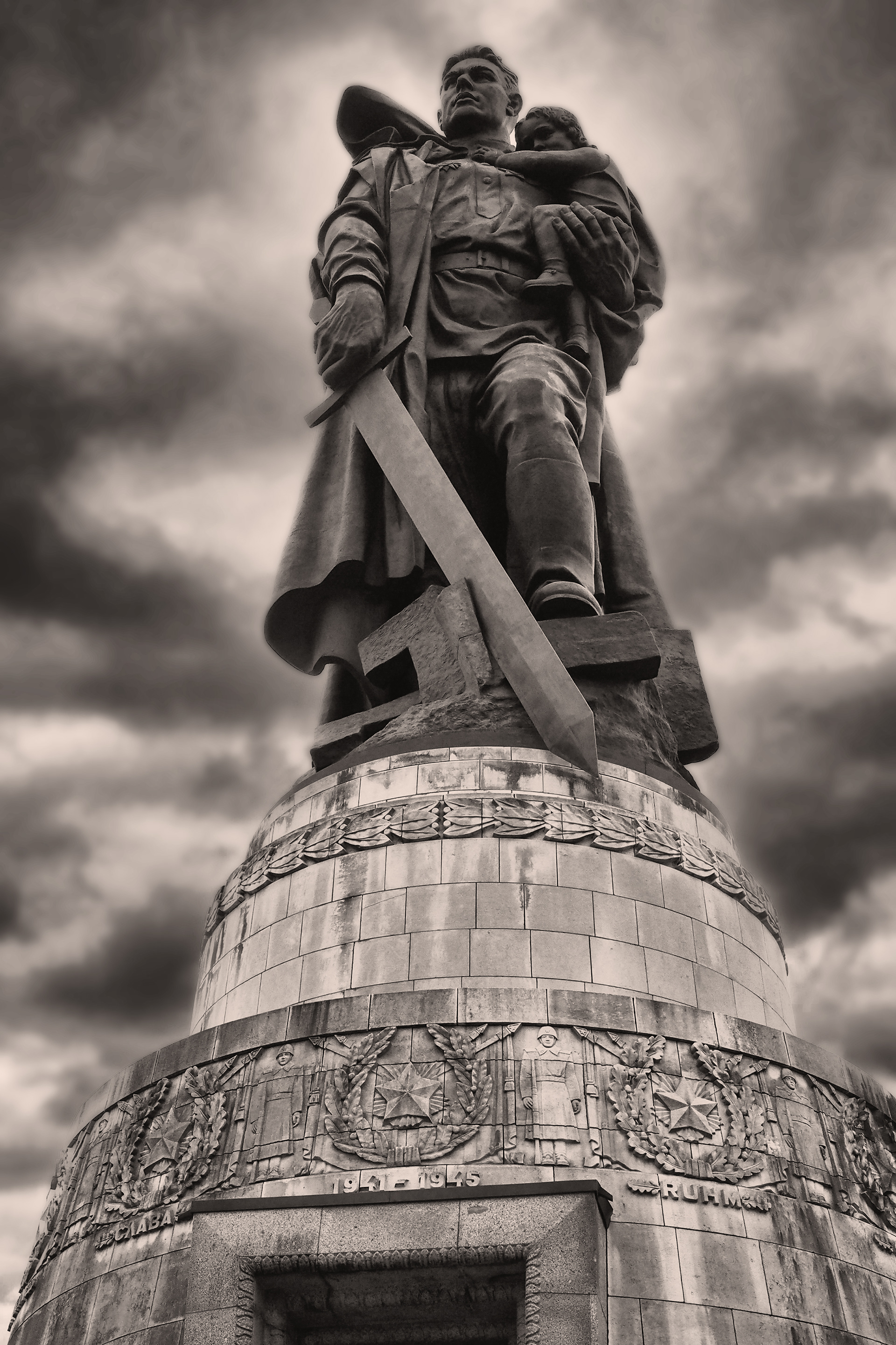 The mausoleum - Soviet War Memorial Treptow Park