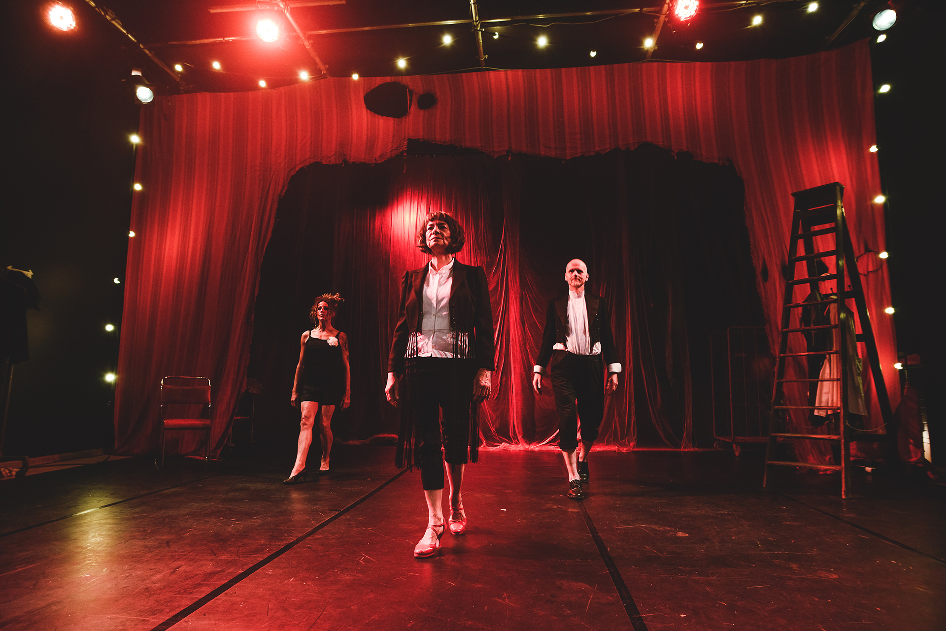 Production photographs of Momento