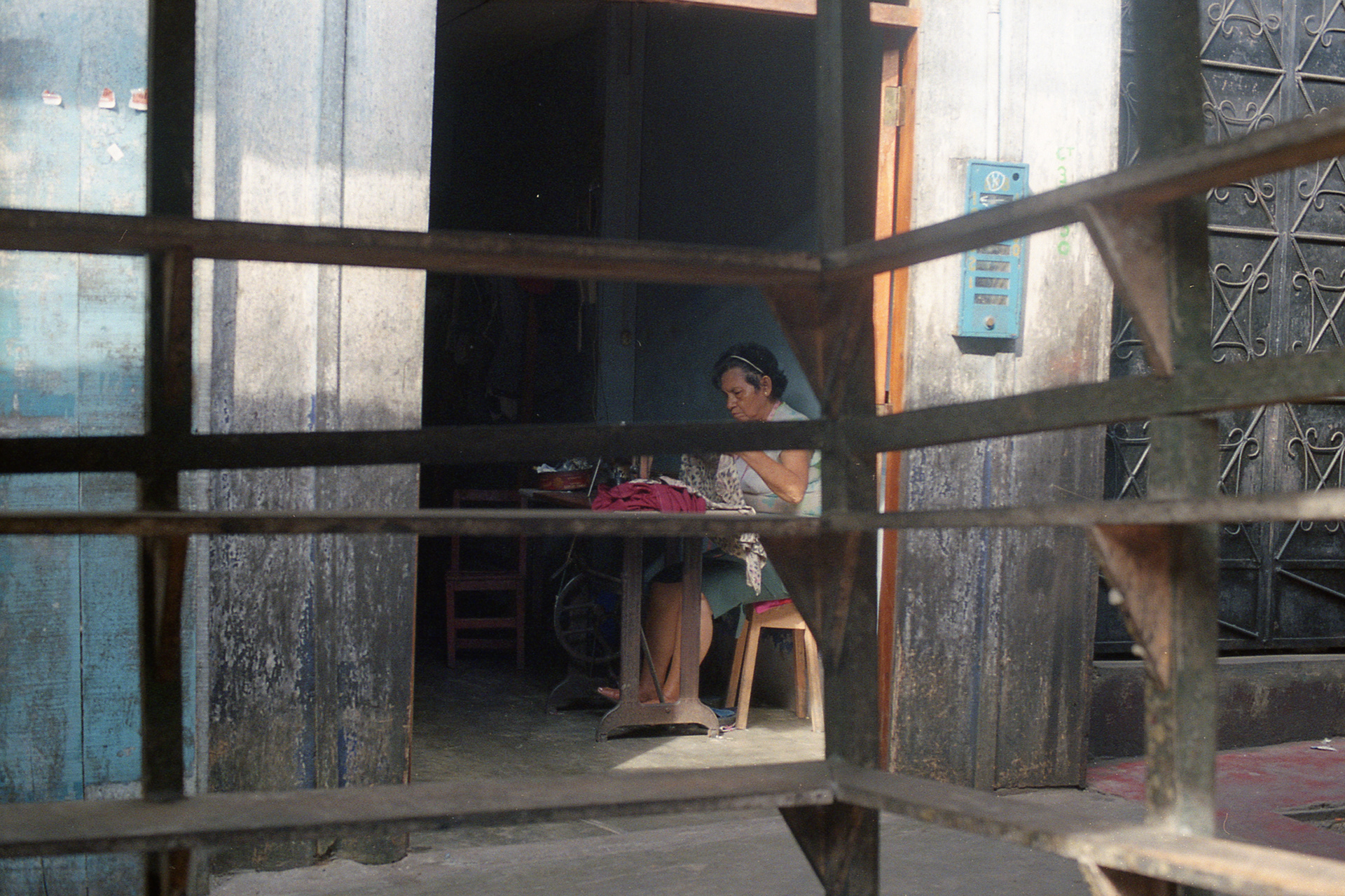 CanonA1 x KodakGold200 x FD50mm