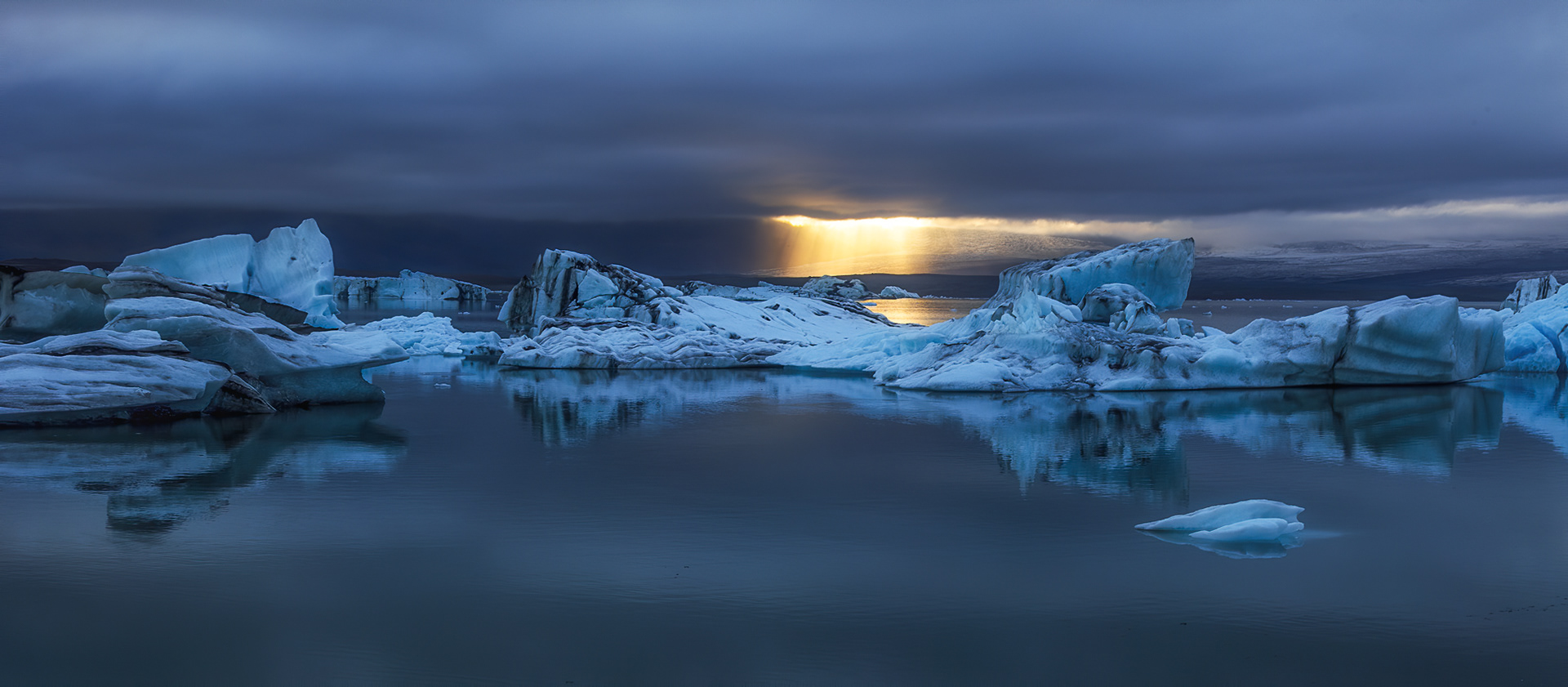 sunset on Jokulsarlon glacier lagoon