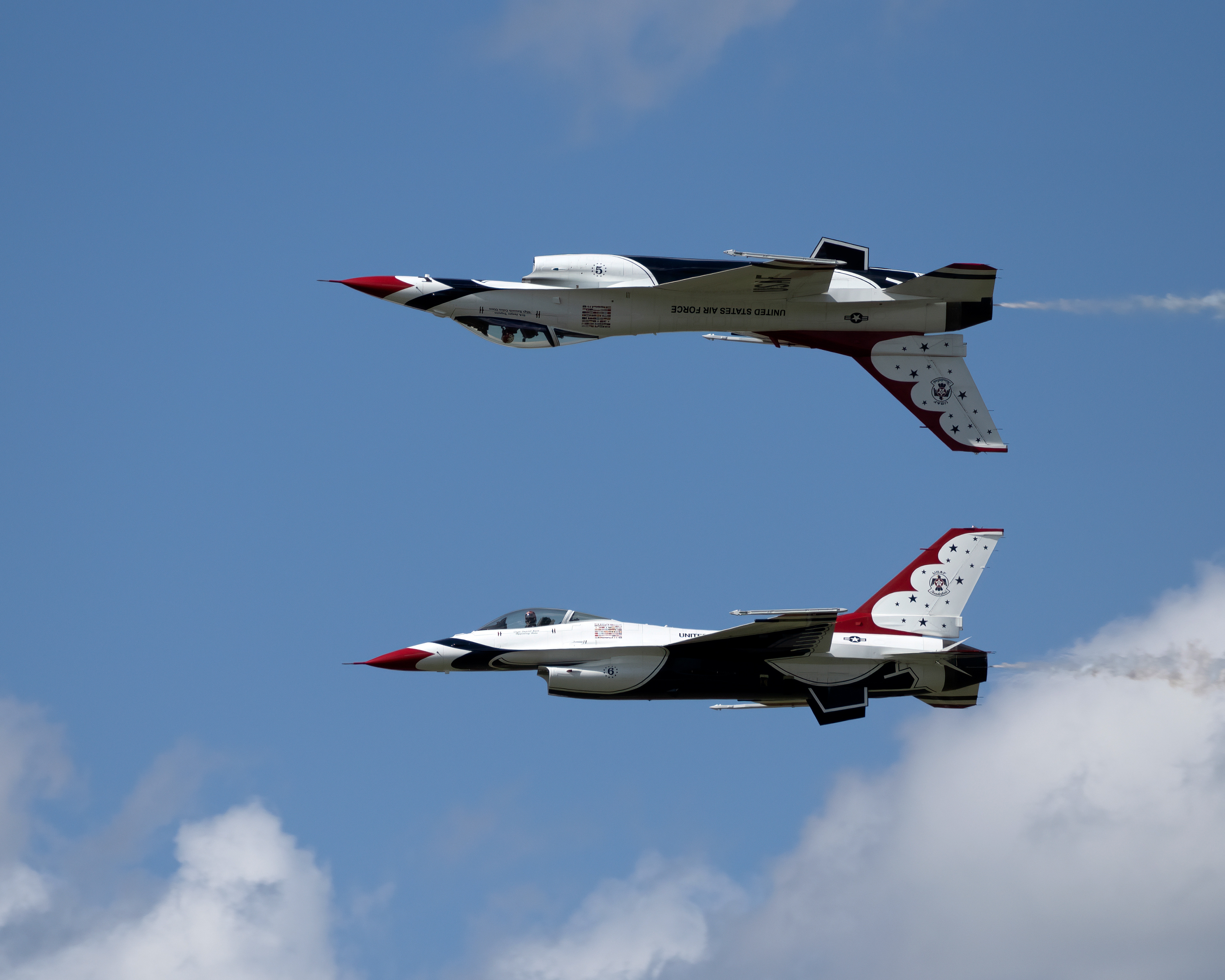 Thunderbirds (F-16) Mirror pass
