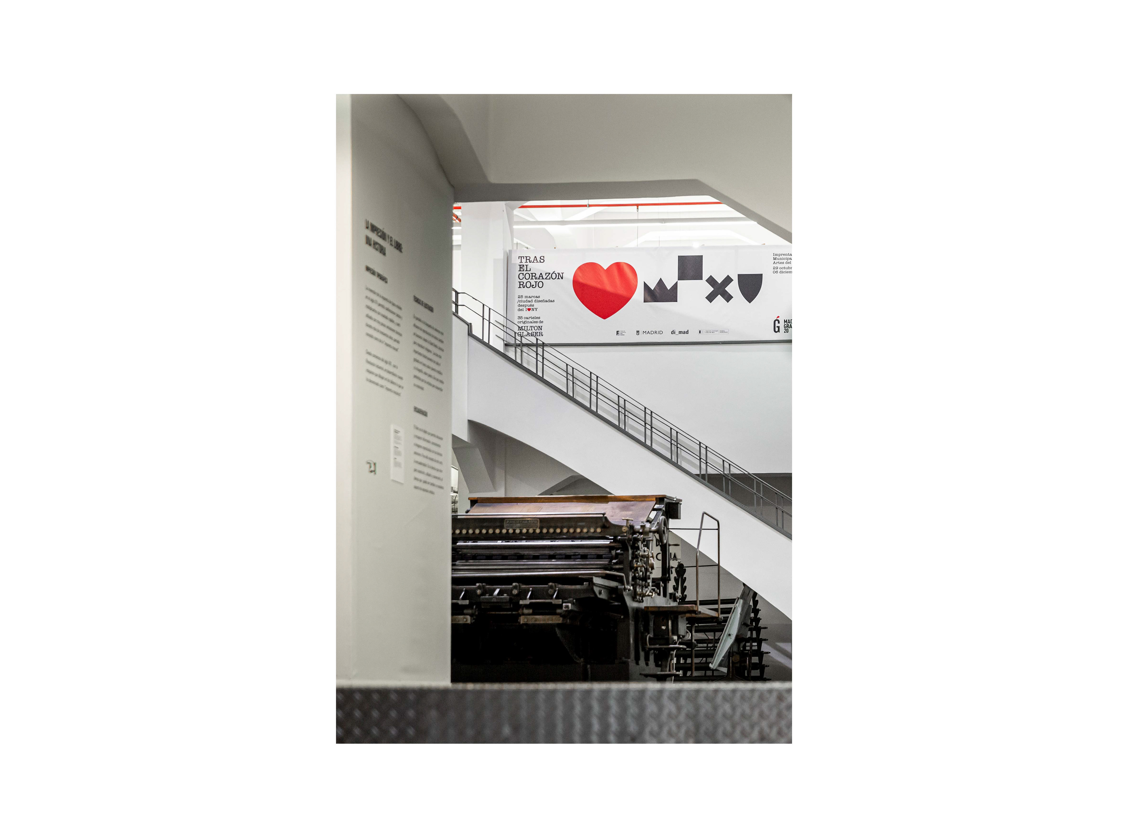 David Gil — Tras el corazón rojo, banner indoor
