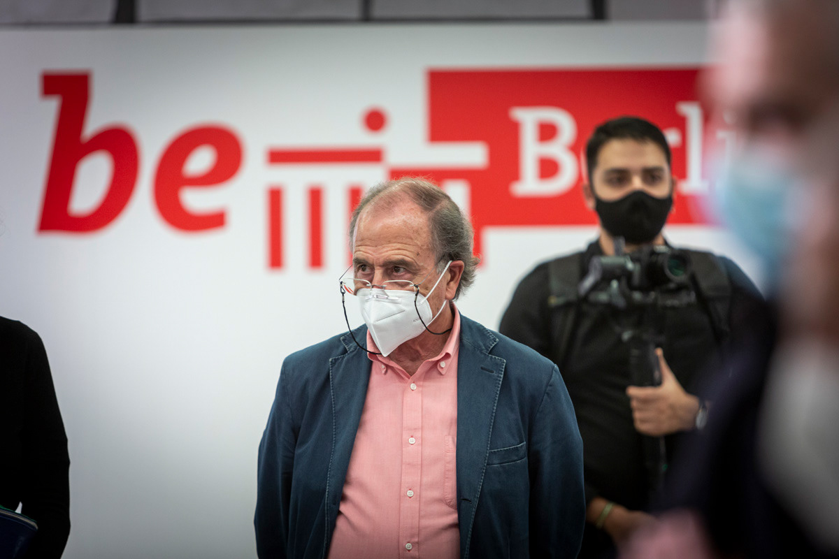 David Gil — News, Tras el corazón rojo, exhibition