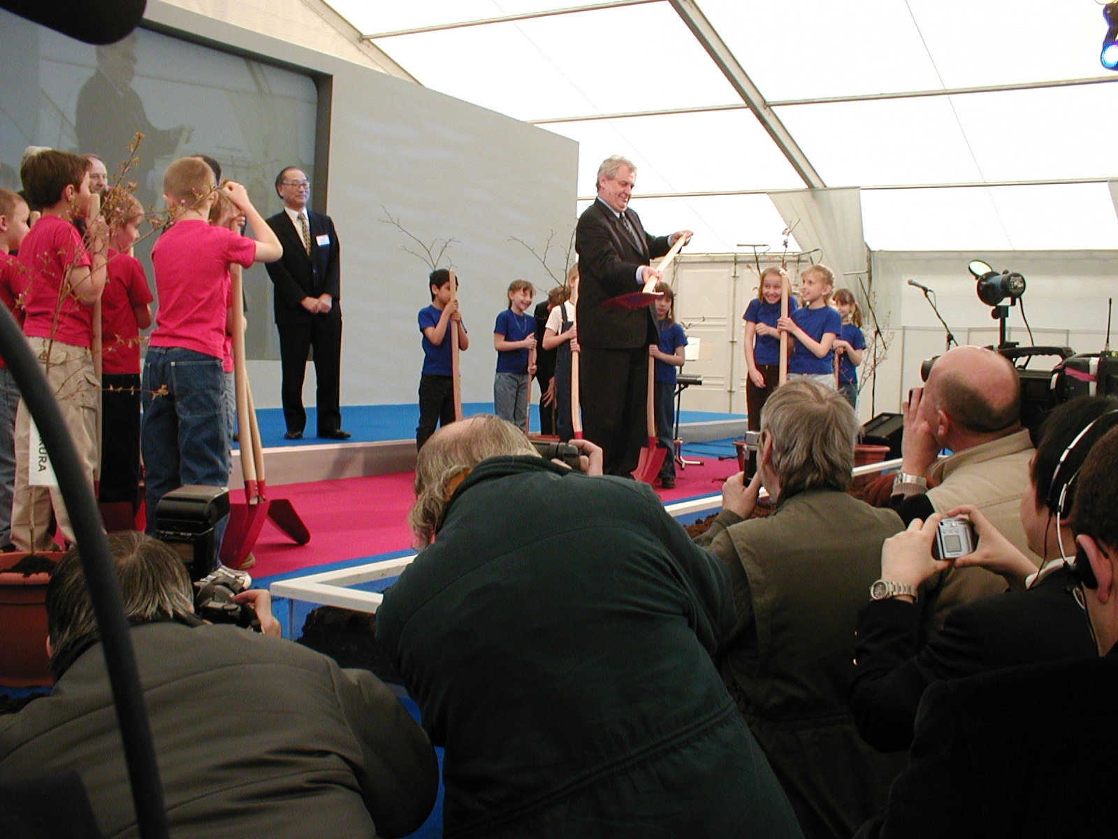 2004