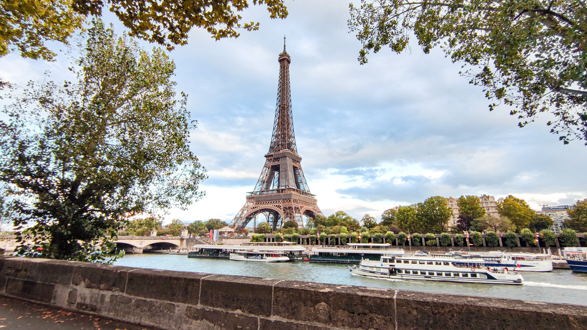 Paris F
