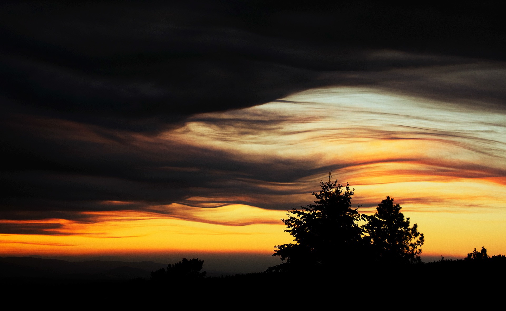 Smokey clouds from wildfire, Oregon, 2020