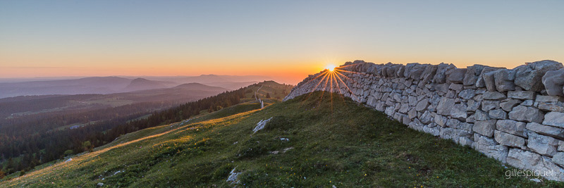 Lever de Soleil au Mont Tendre - Suisse