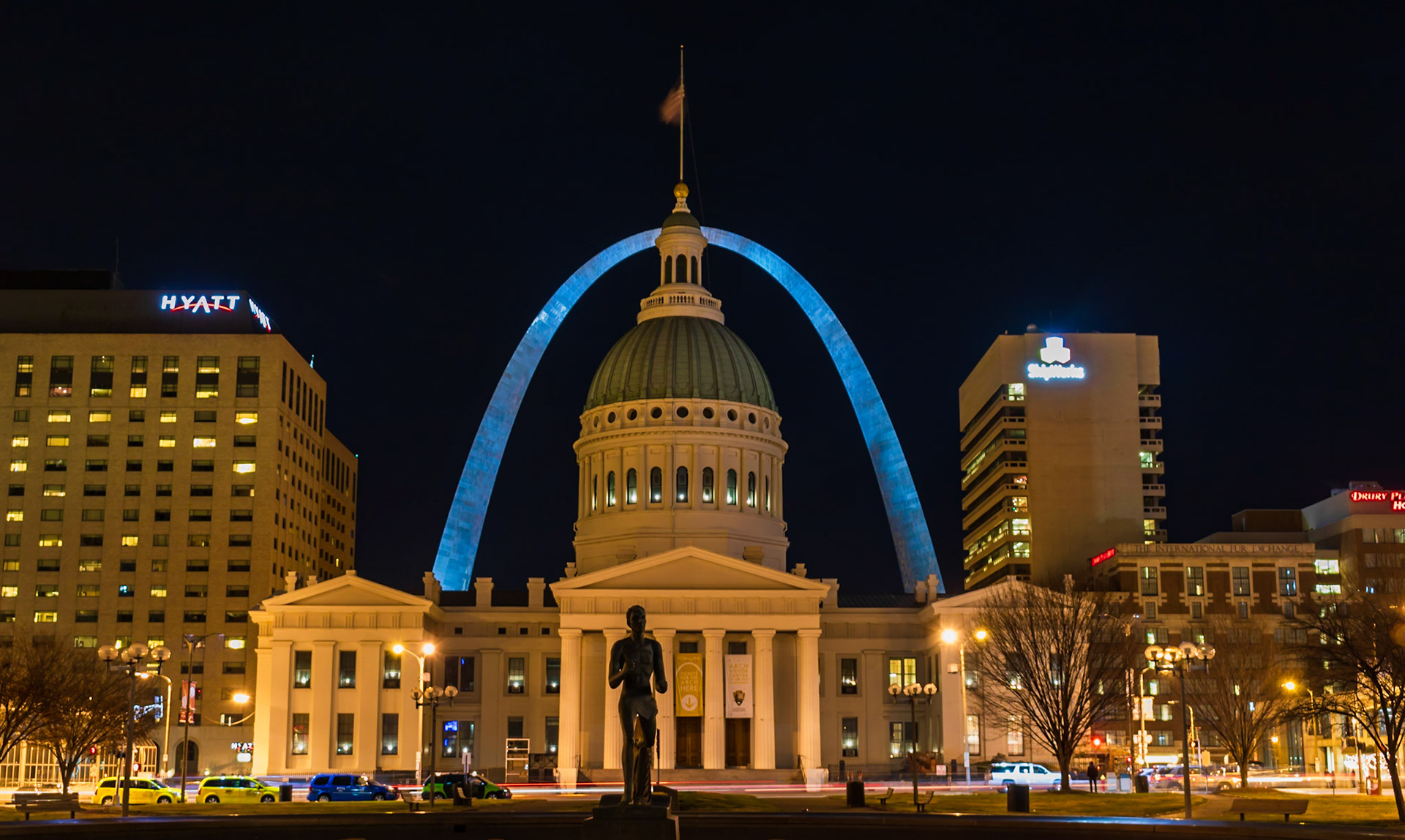 STL Old Courthouse with Arch.