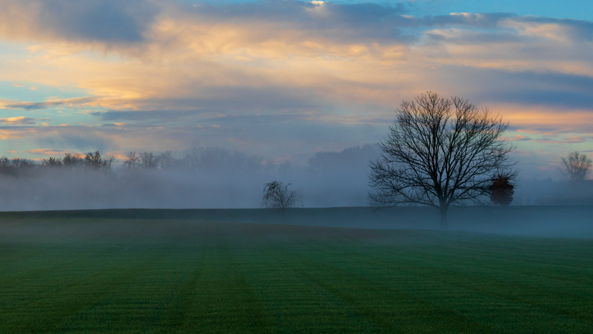 Spring sunrise south of Marion, IL.