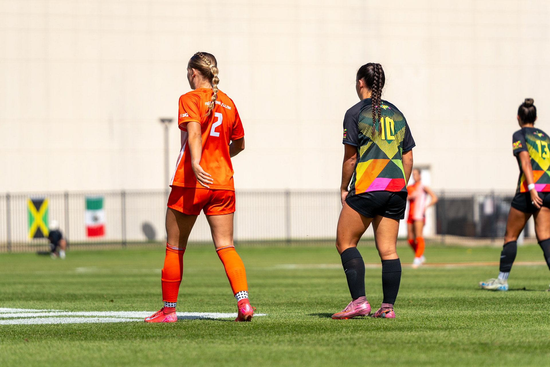 Ryleigh Wood, sophomore forward, and Oregon defender Miya Alamares position themselves ahead of an incoming ball at Demirjian Park on Sunday. Illinois defeated Oregon 2-0 on Senior Night to improve to 4-2-5 overall on the season.