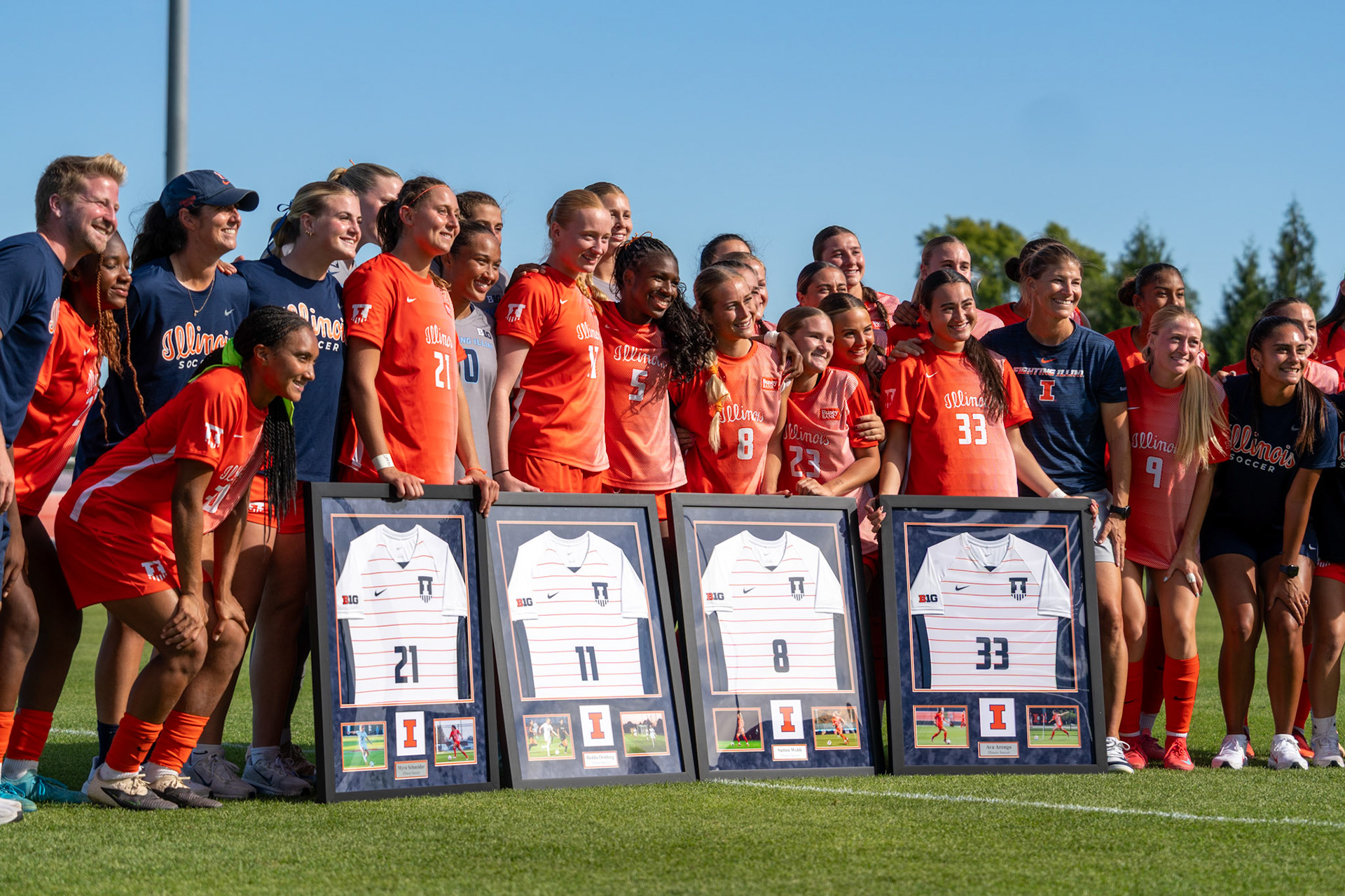 Myra Schneider, Hedda Ornberg, Sutton Webb and Ava Arengo pose with their teammates following Illinois' 2-0 victory over Oregon at Demirjian Park on Sunday. The four seniors were honored on Senior Night after the match.