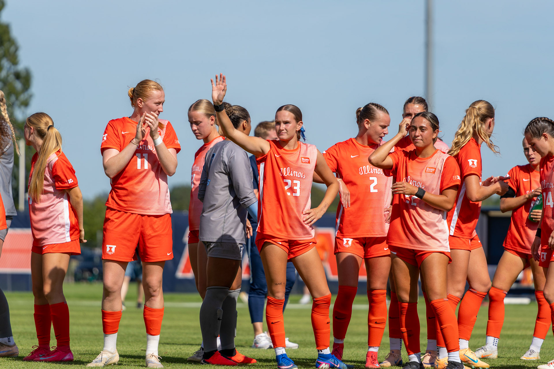 Illinois players acknowledge the fans at Demirjian Park following their 2-0 loss to Michigan on Sunday. The Illini dropped to 3-1-4 overall and 0-1-1 in Big Ten play with the defeat.