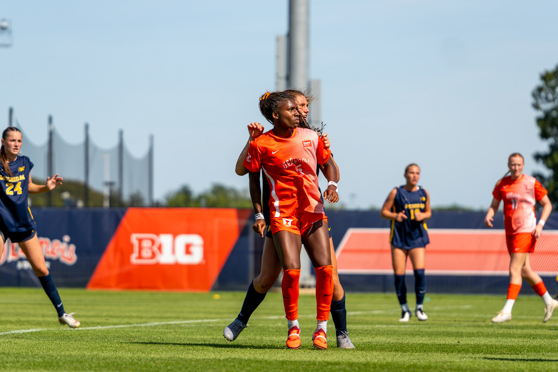 Cayla Jackson, junior forward, contests a header against Michigan defender Anabelle Egeland at Demirjian Park on Sunday. Illinois fell to Michigan 2-0 in the Big Ten contest.