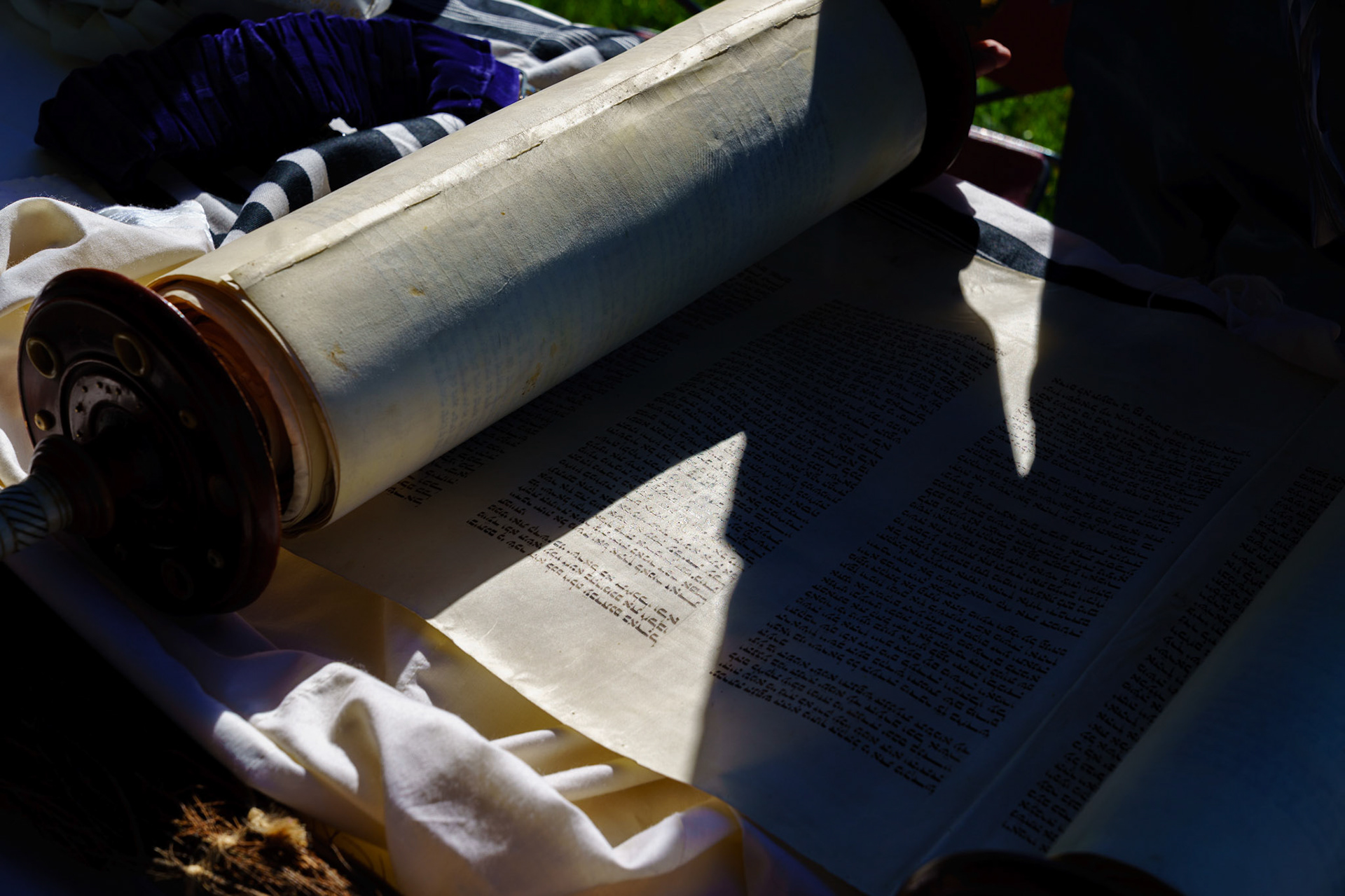 Noa’s Modern Orthodox Moses Montefiore Bat Mitzvah at Pearlstone Retreat.