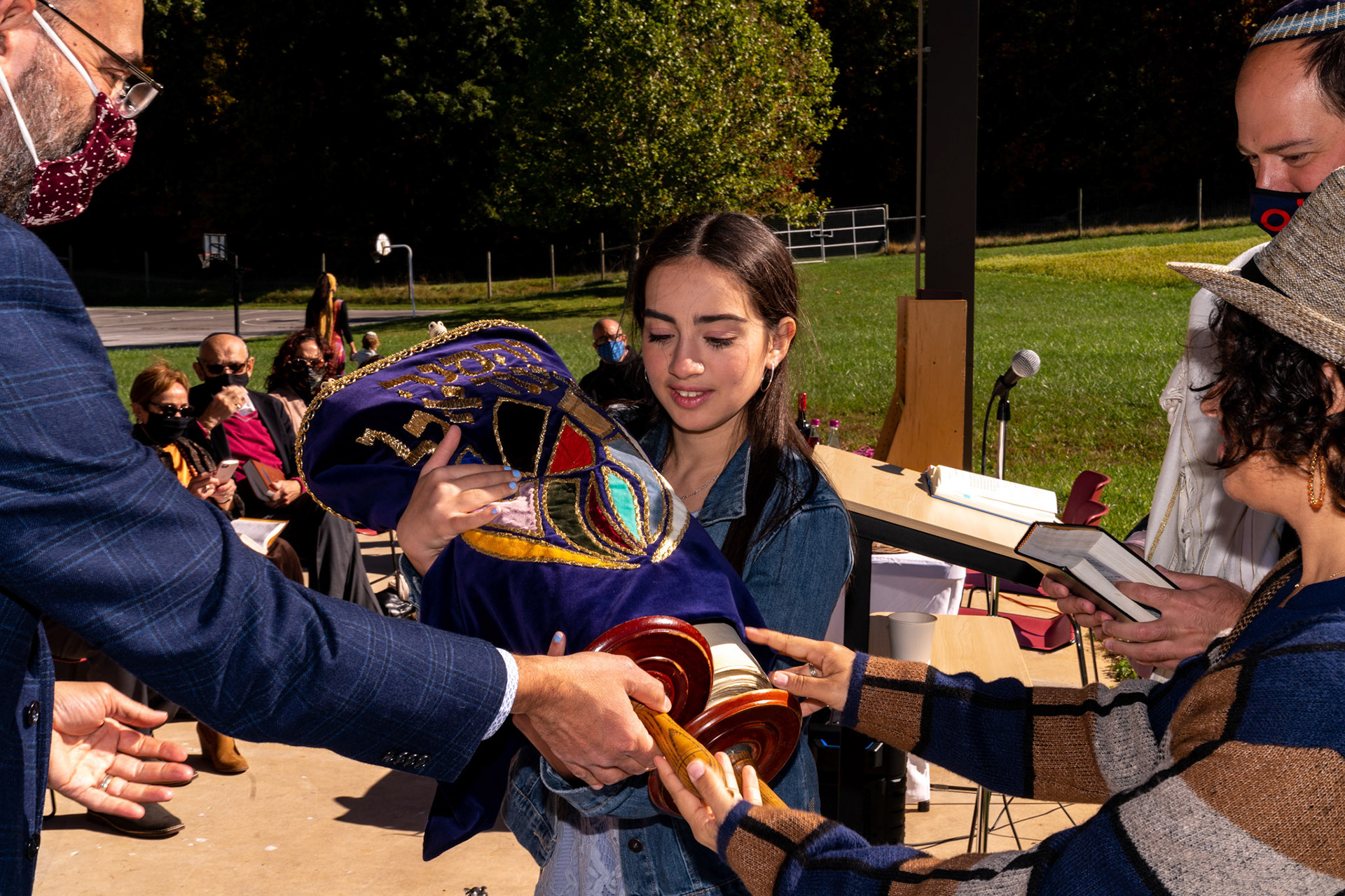 Noa’s Modern Orthodox Moses Montefiore Bat Mitzvah at Pearlstone Retreat.